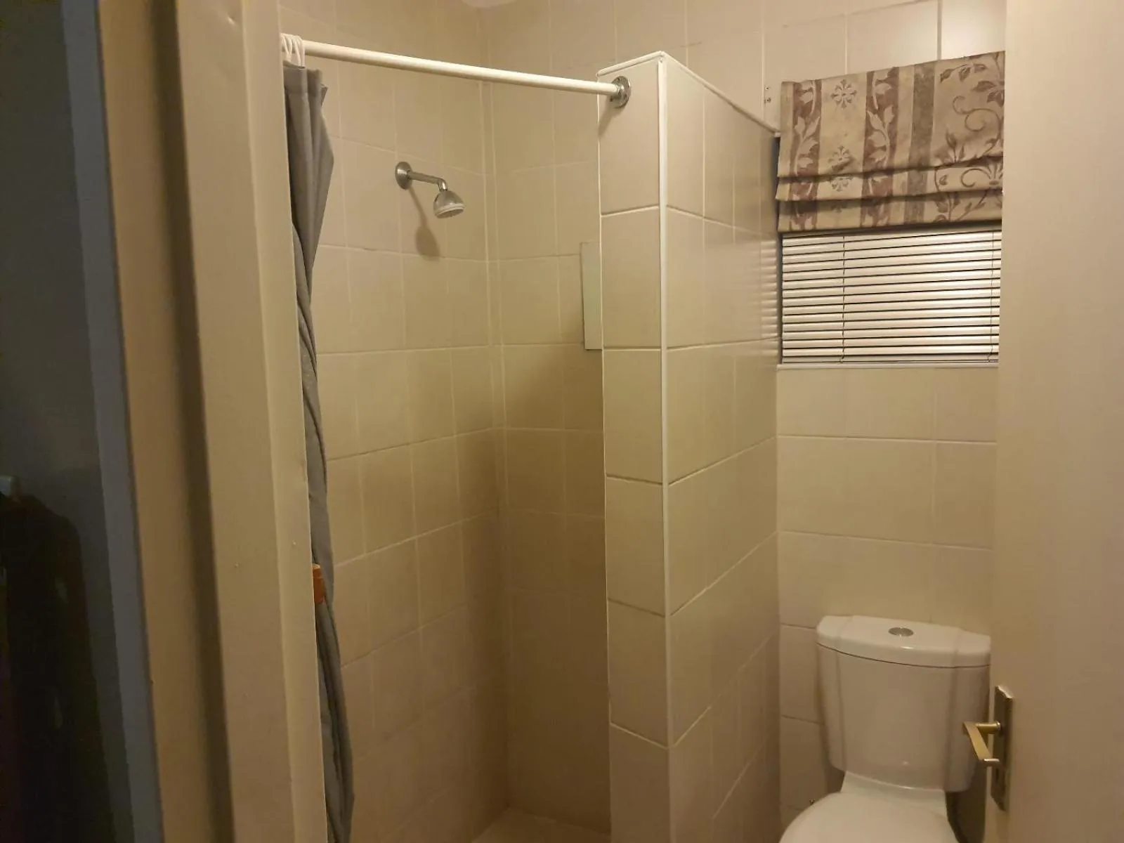 Bathroom in Gemsbok Cottage