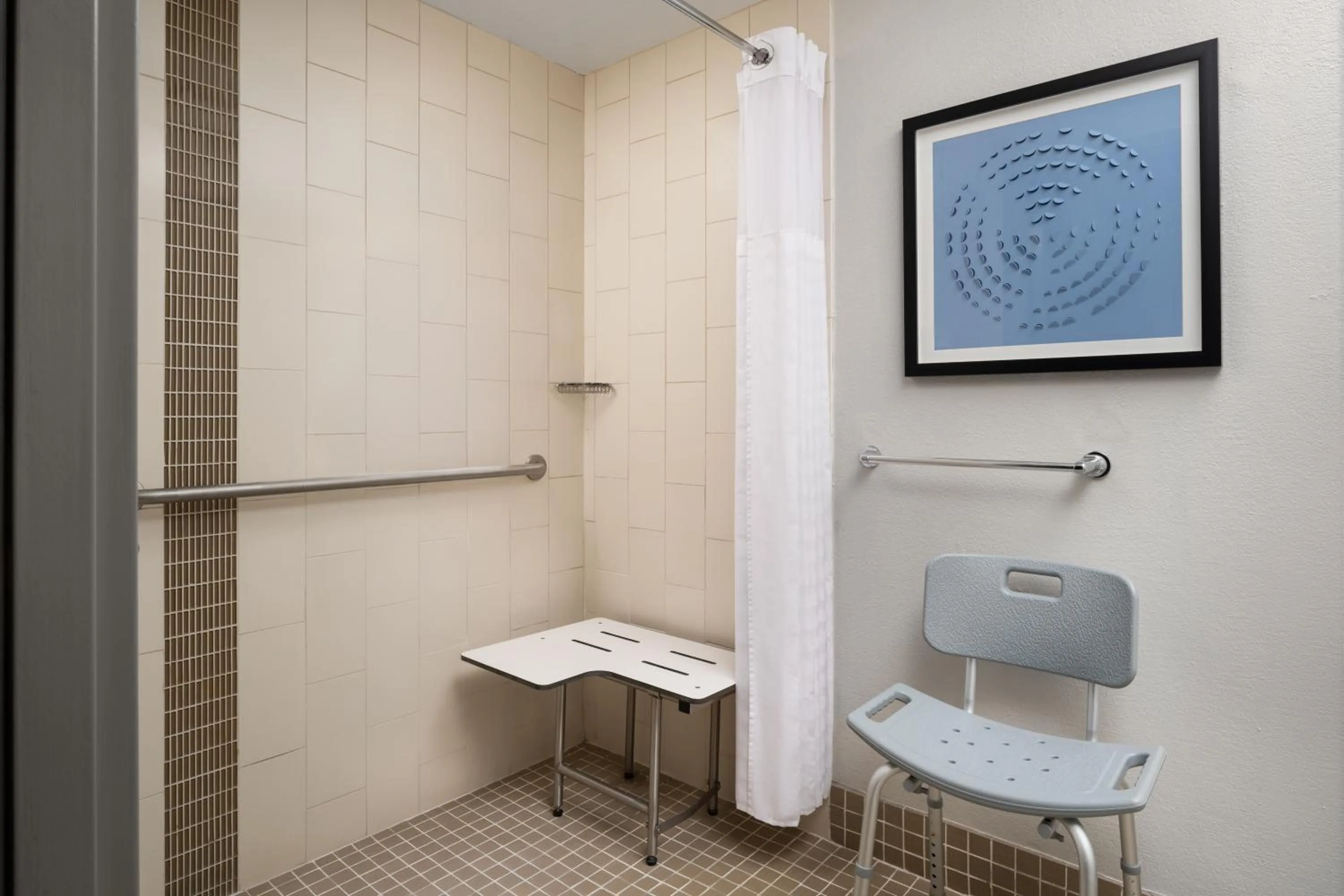 Bathroom in Hyatt Place Atlanta Airport North