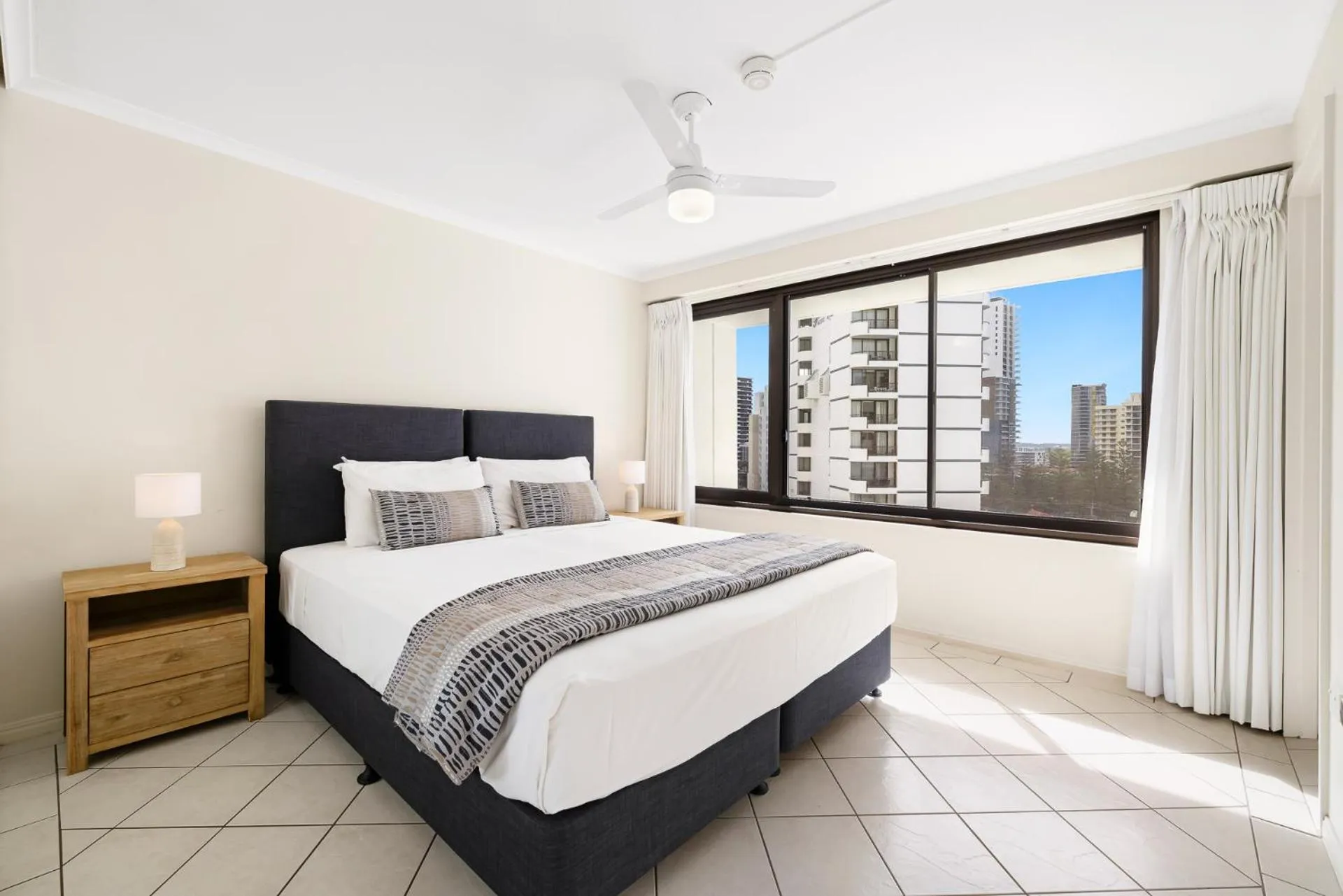 Bed in South Pacific Plaza - Official