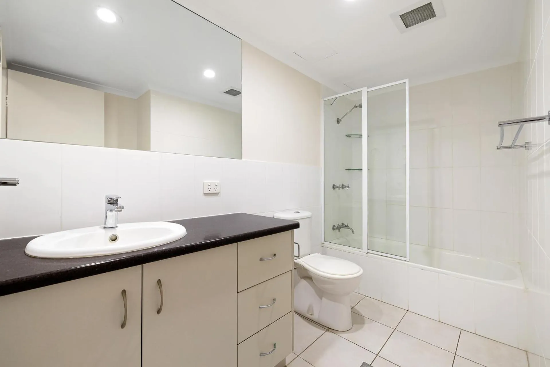 Shower in South Pacific Plaza - Official