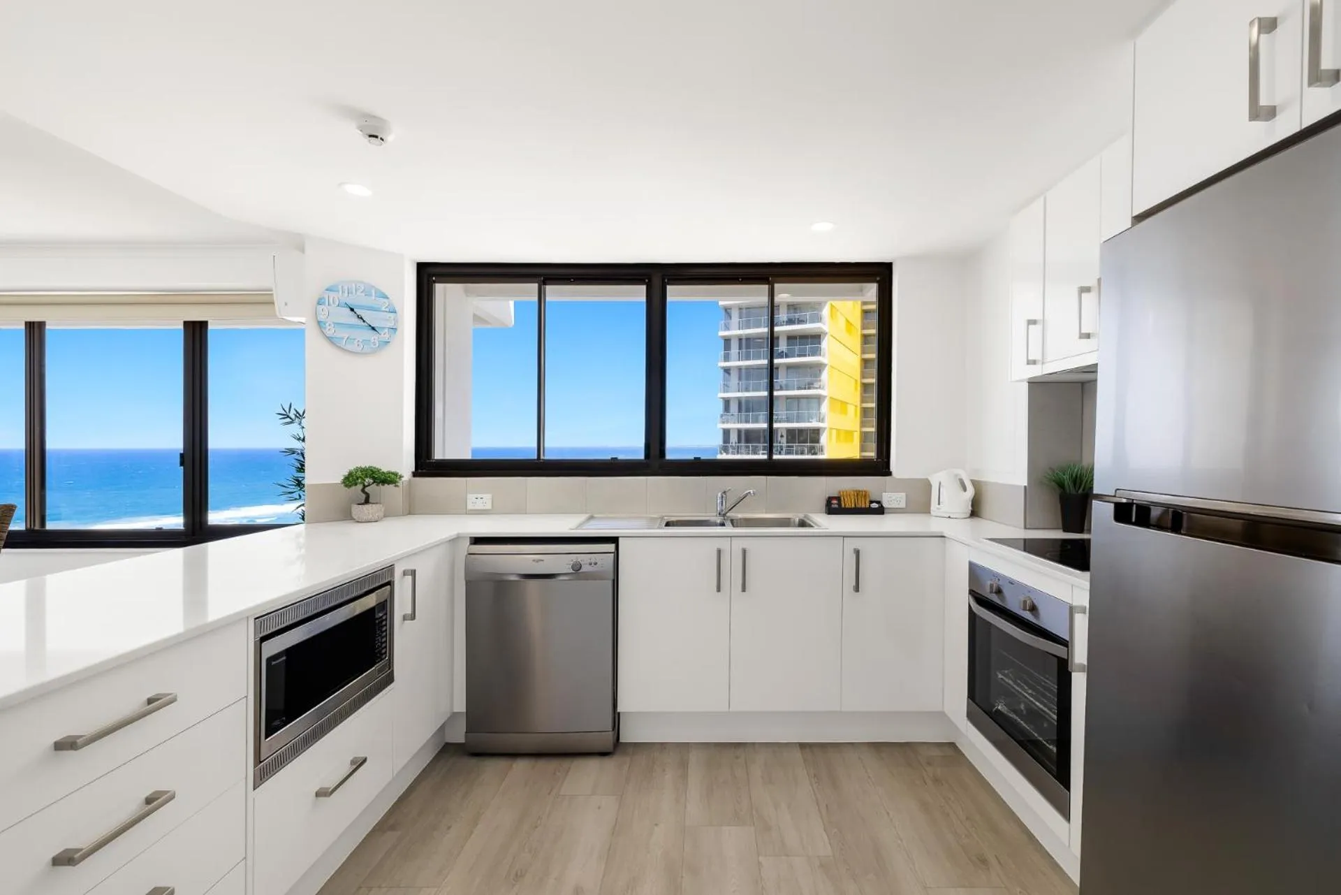 Kitchen or kitchenette in South Pacific Plaza - Official