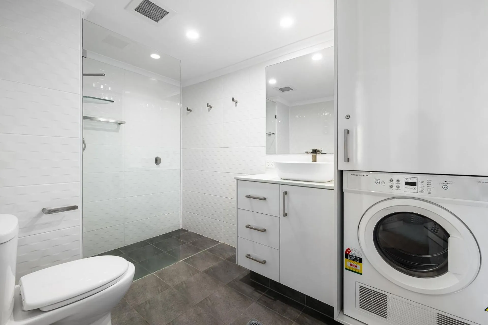 Shower in South Pacific Plaza - Official