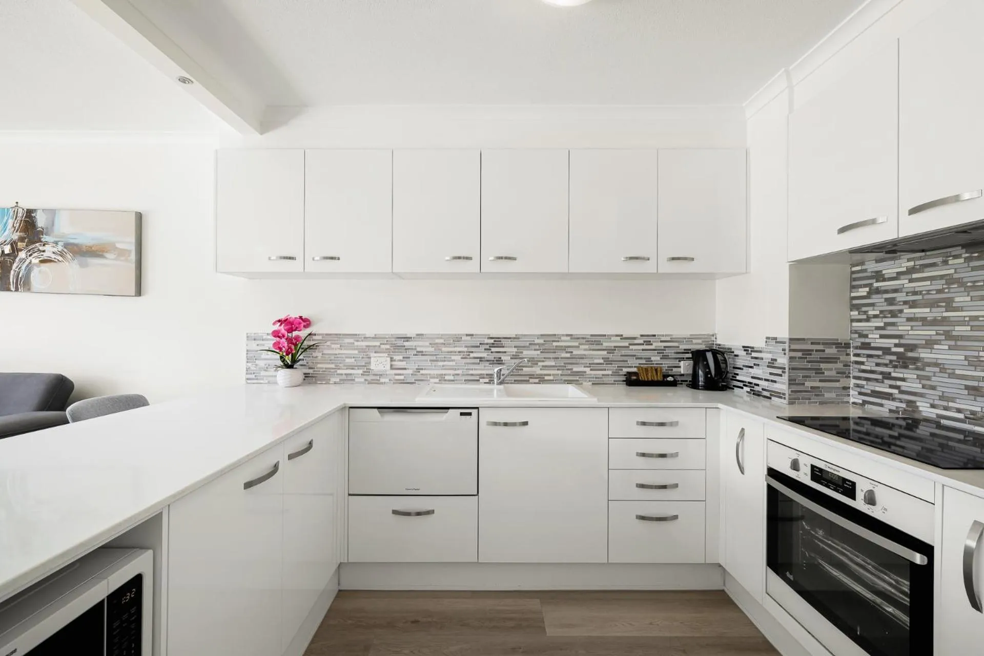 Kitchen or kitchenette in South Pacific Plaza - Official