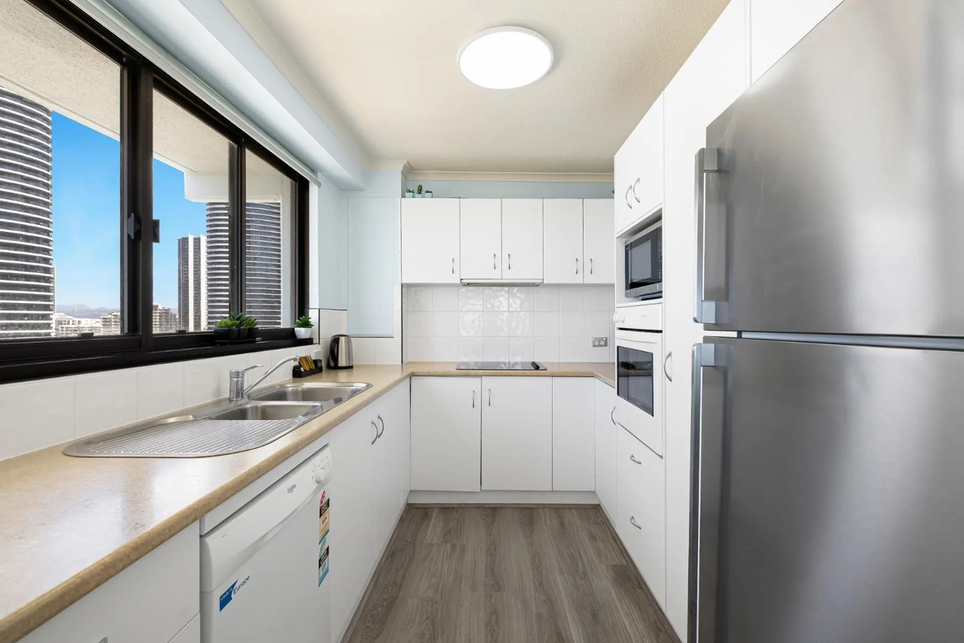 Kitchen or kitchenette in South Pacific Plaza - Official