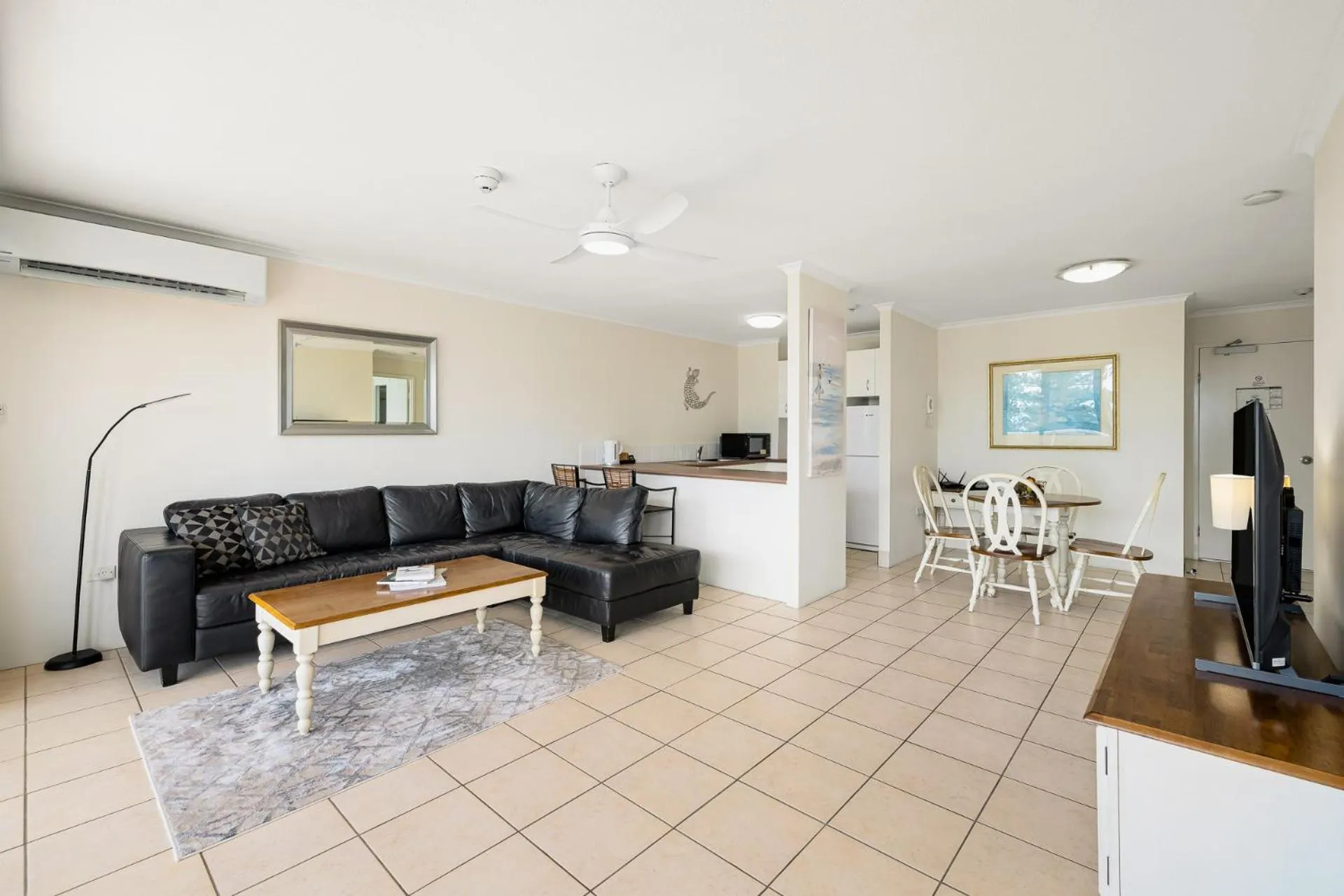 TV and multimedia in South Pacific Plaza - Official