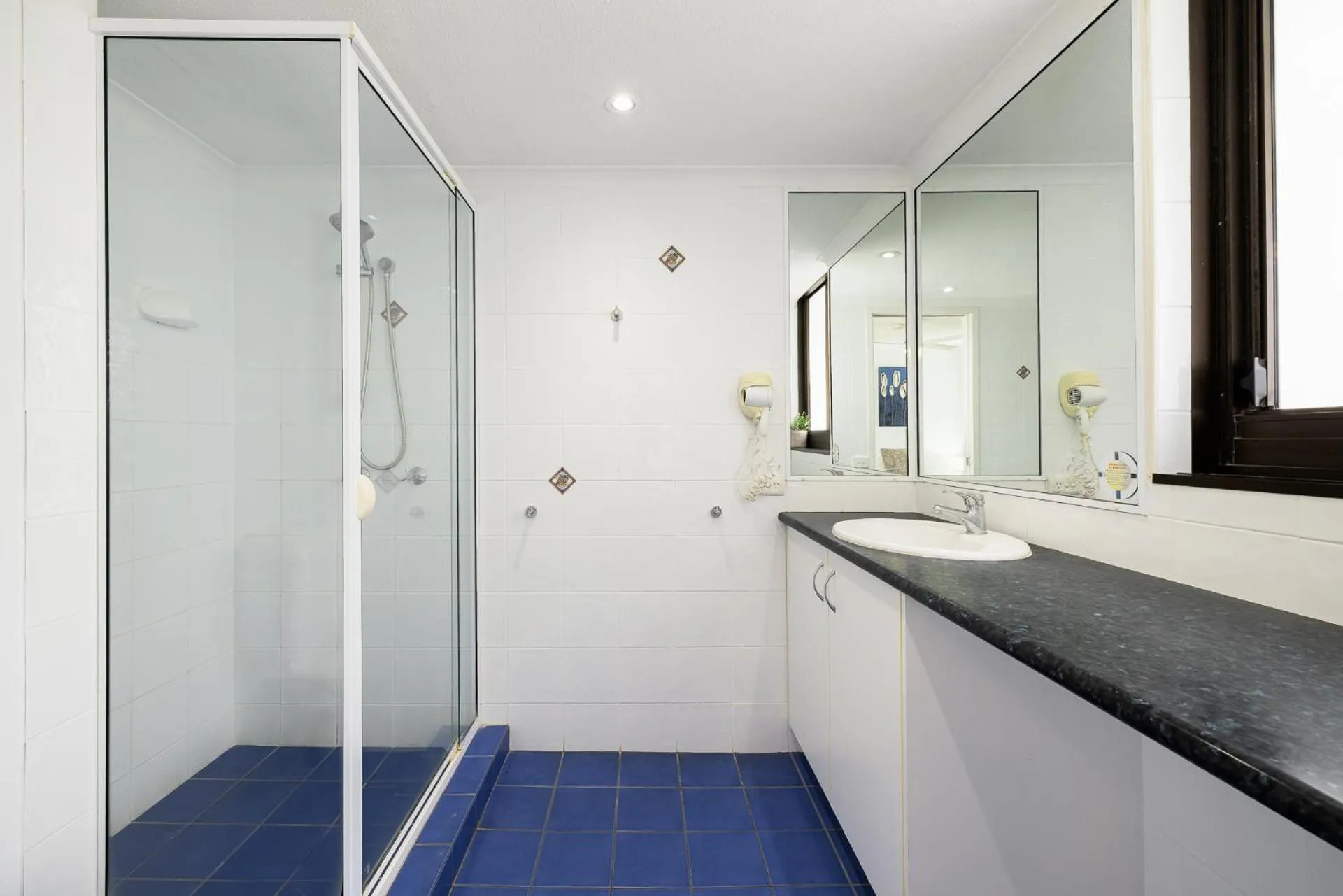 Shower in South Pacific Plaza - Official