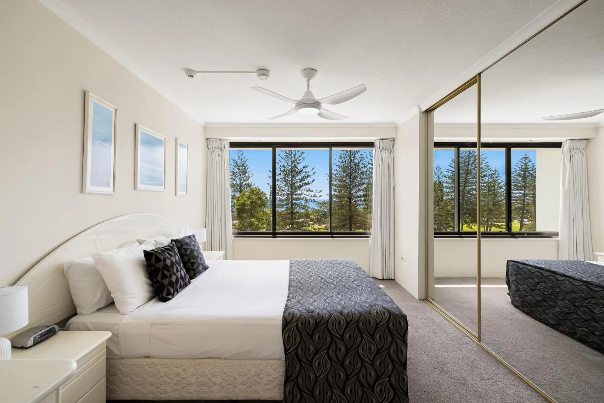 Bed in South Pacific Plaza - Official