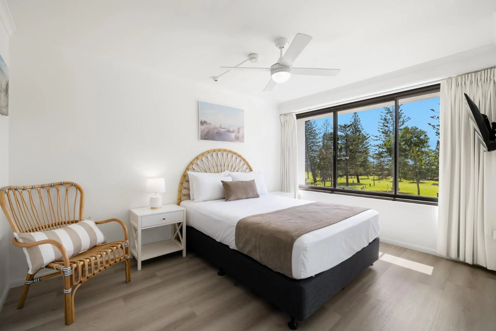 Bed in South Pacific Plaza - Official