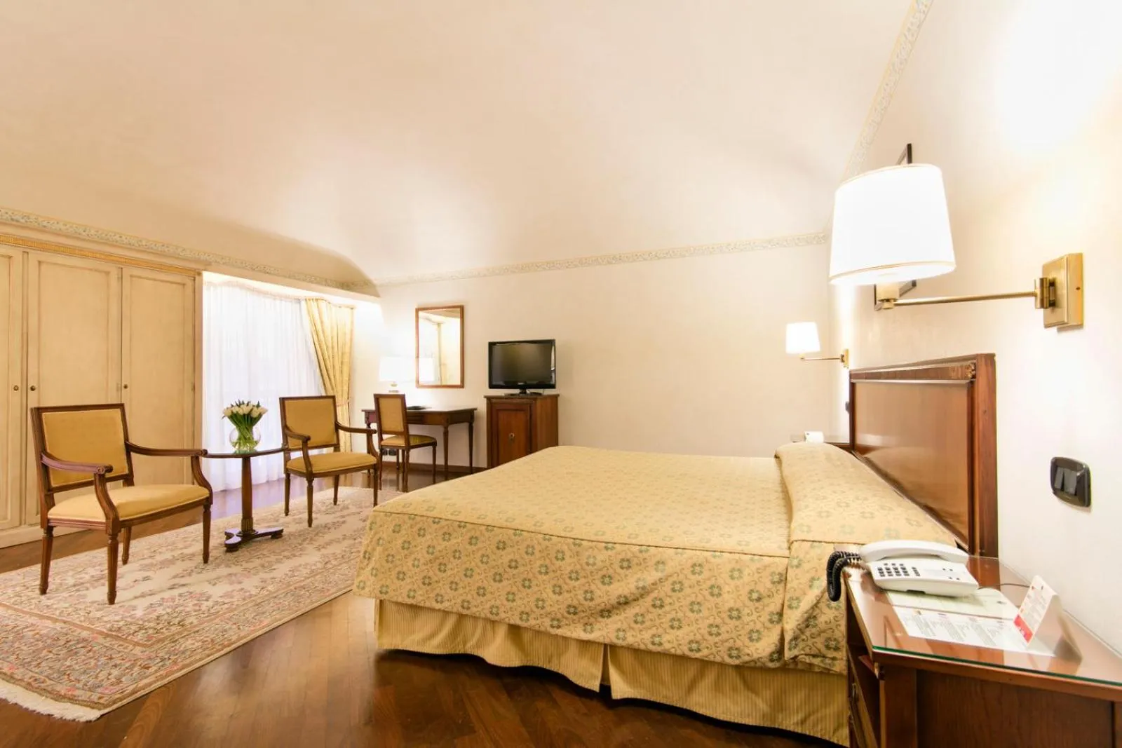 Communal lounge/ TV room in Albergo Delle Notarie