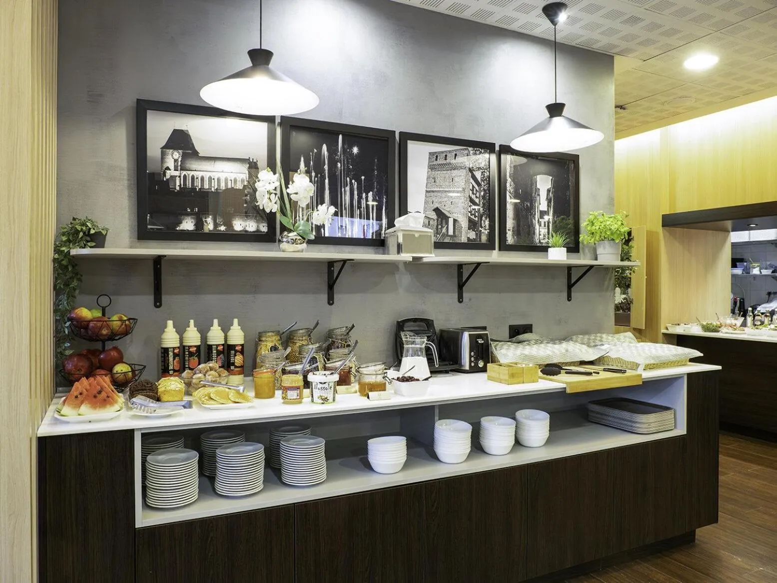 Lounge or bar in B&B HOTEL Toruń