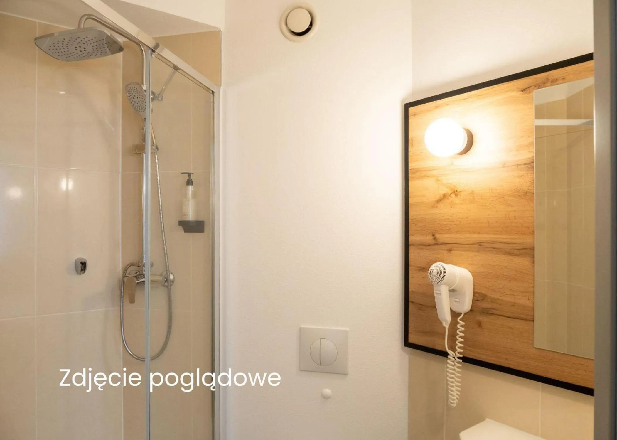 Bathroom in B&B HOTEL Toruń