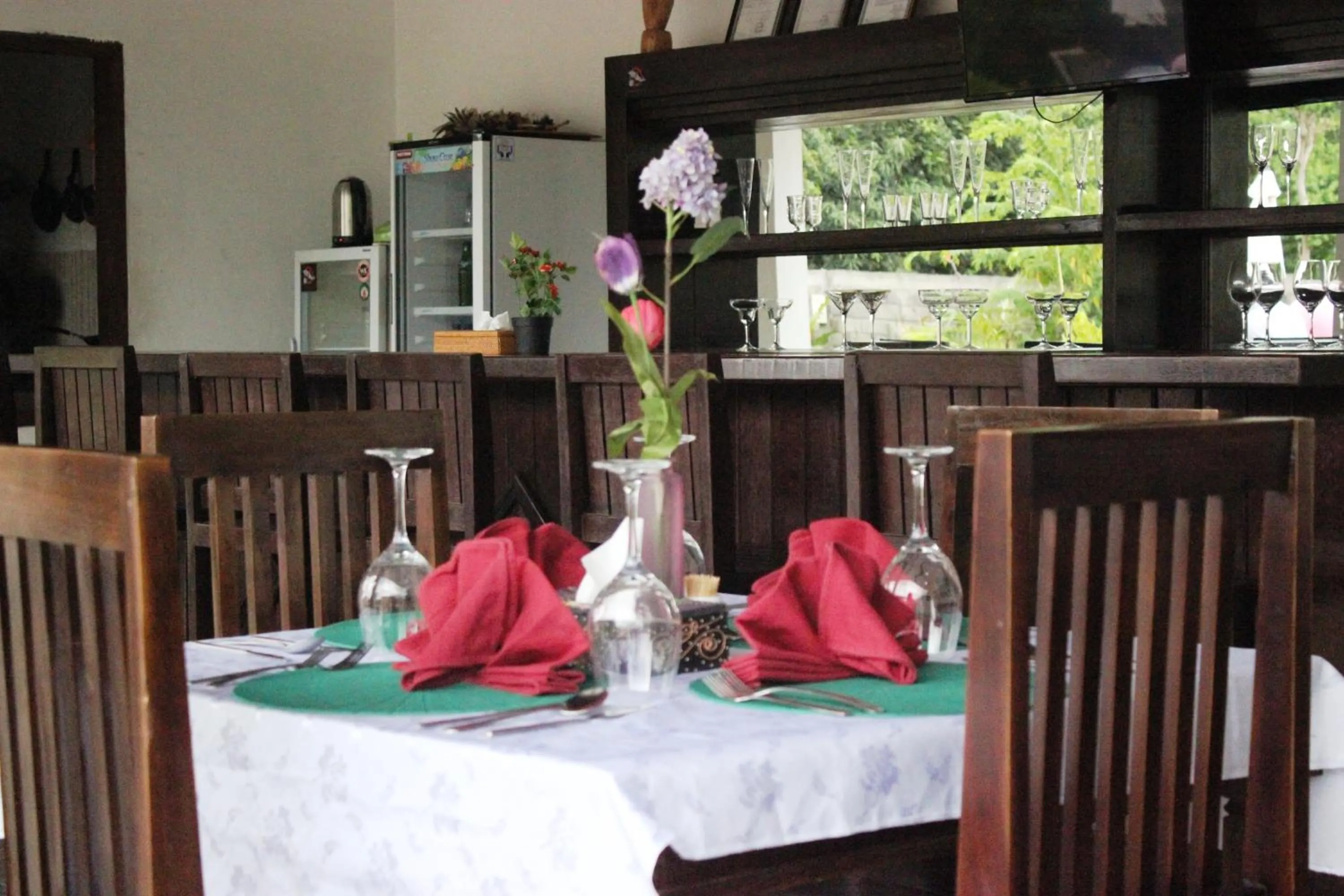 Restaurant/places to eat in The Barari Villas