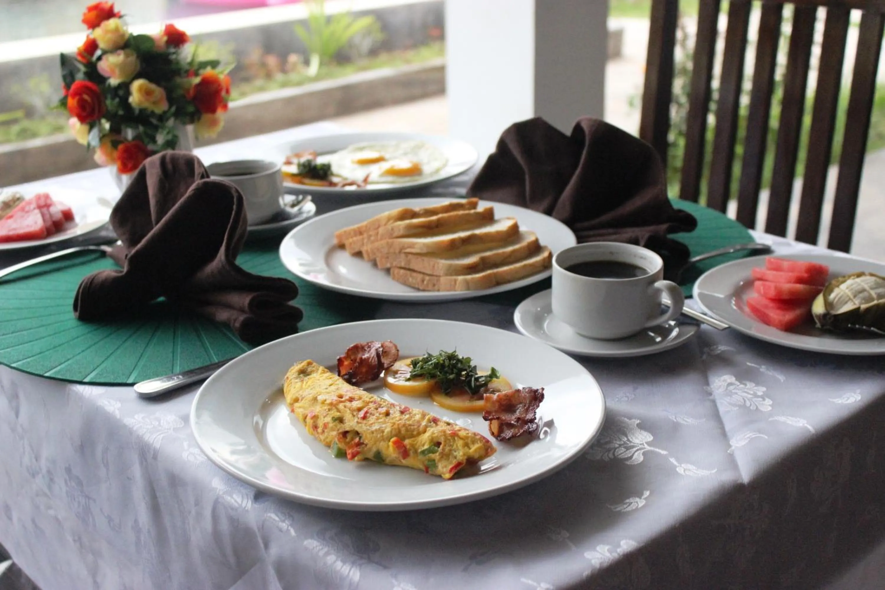 Restaurant/places to eat in The Barari Villas