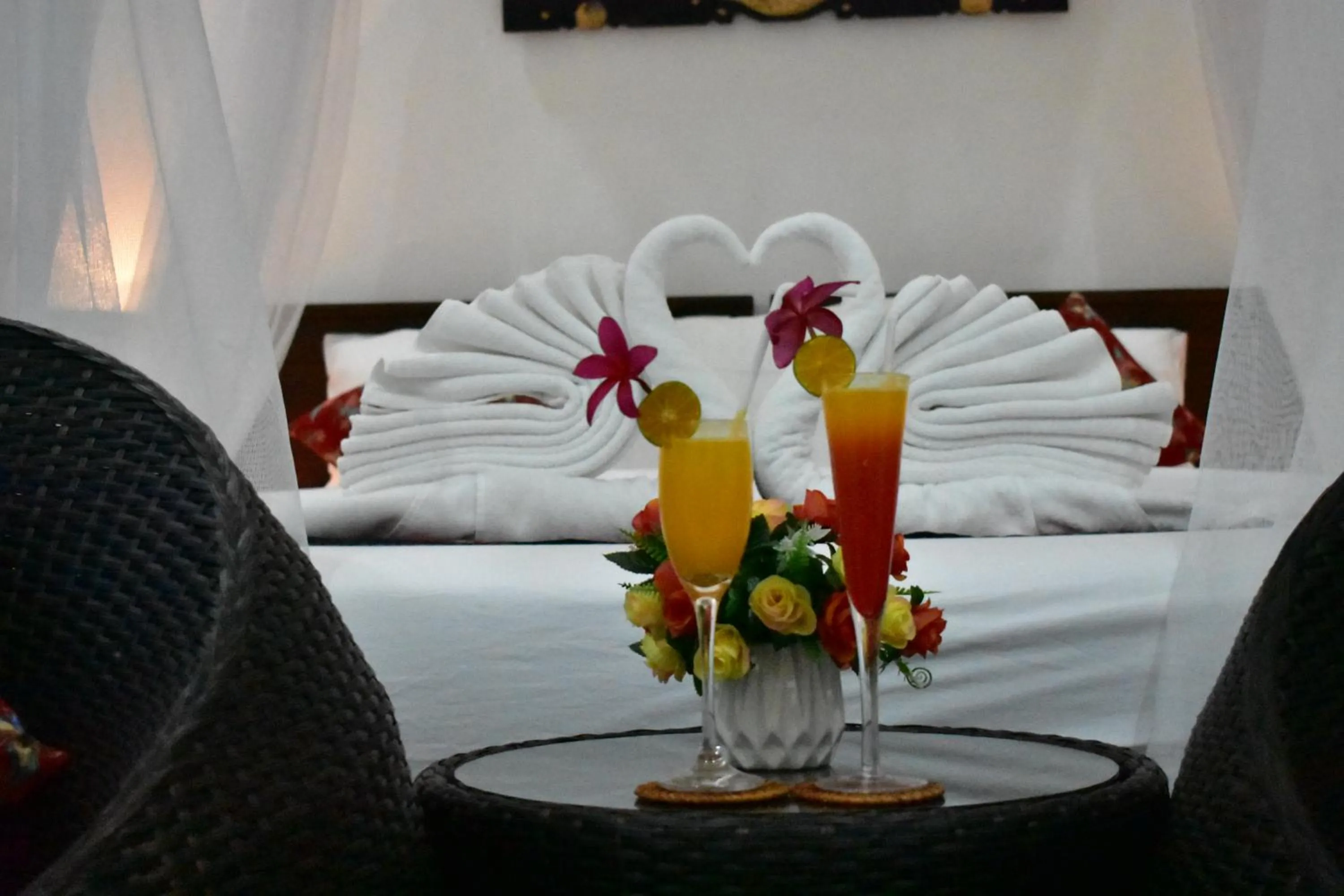 Food and drinks, Bed in The Barari Villas