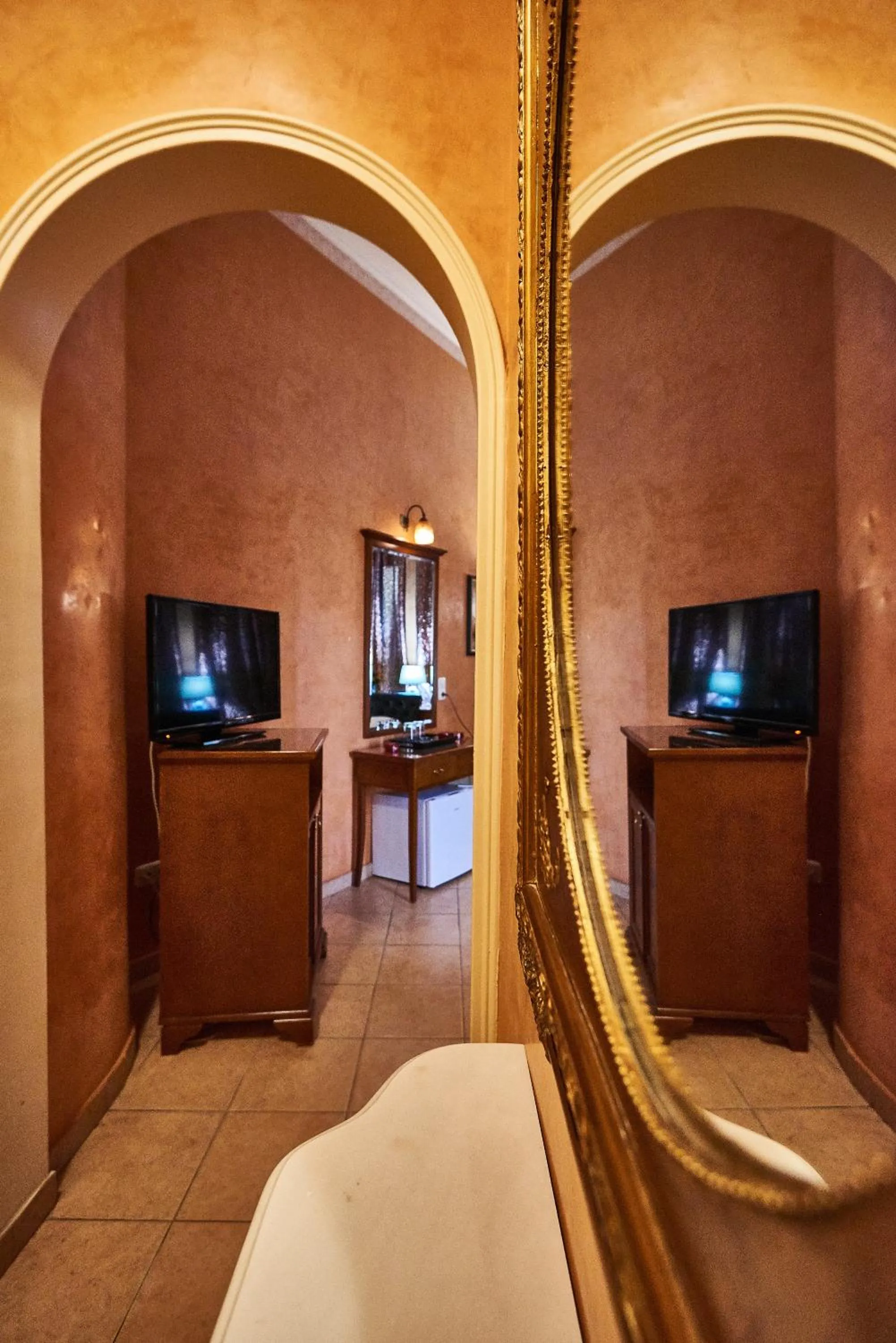 TV and multimedia in Exis Hotel