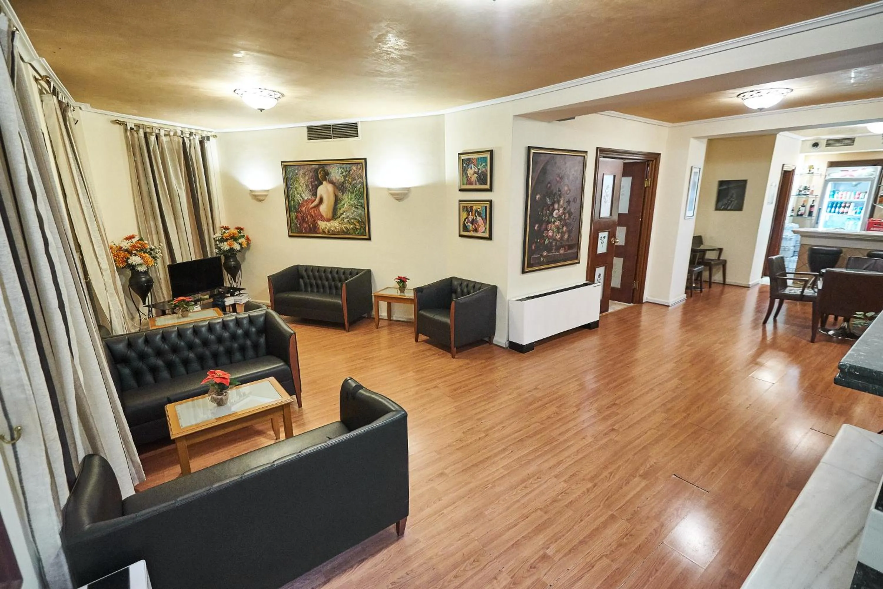 Communal lounge/ TV room in Exis Hotel