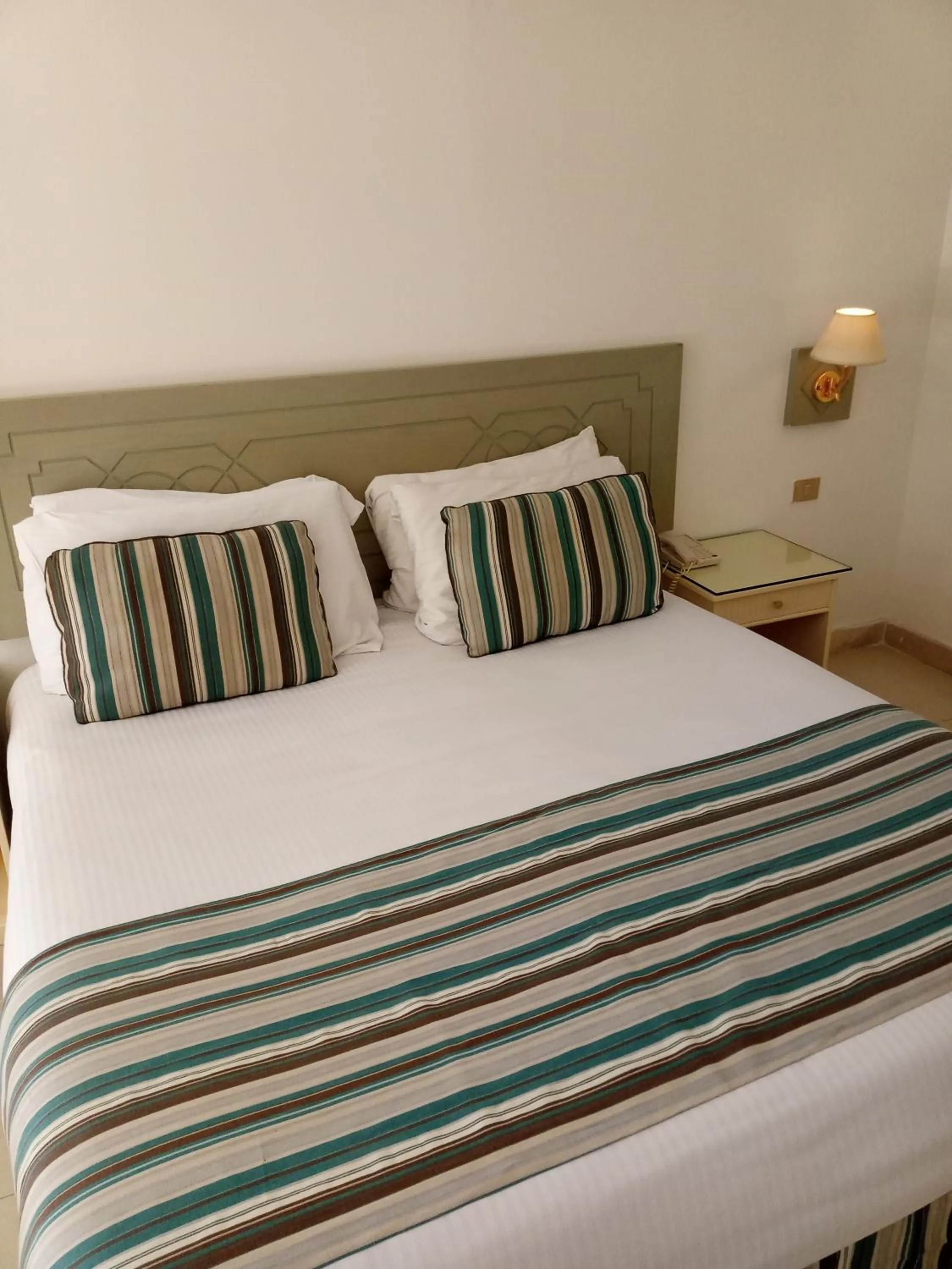 Bed in Cairo Pyramids Hotel