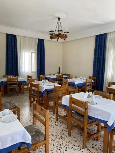 Restaurant/places to eat in Babis Hotel