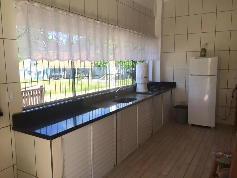 Kitchen or kitchenette in Sobrado Itapoá