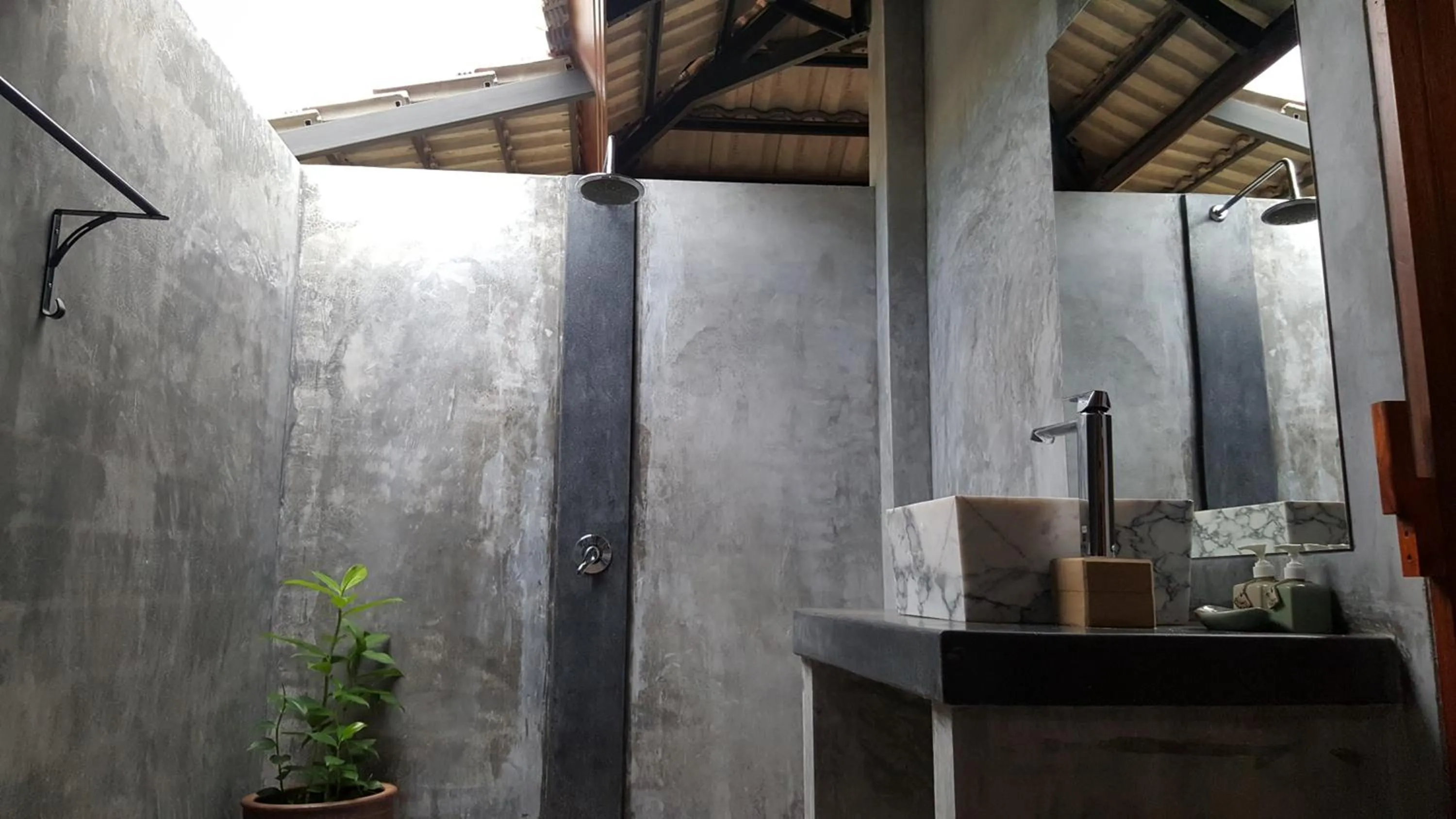 Bathroom in Tropicana Lanta Resort