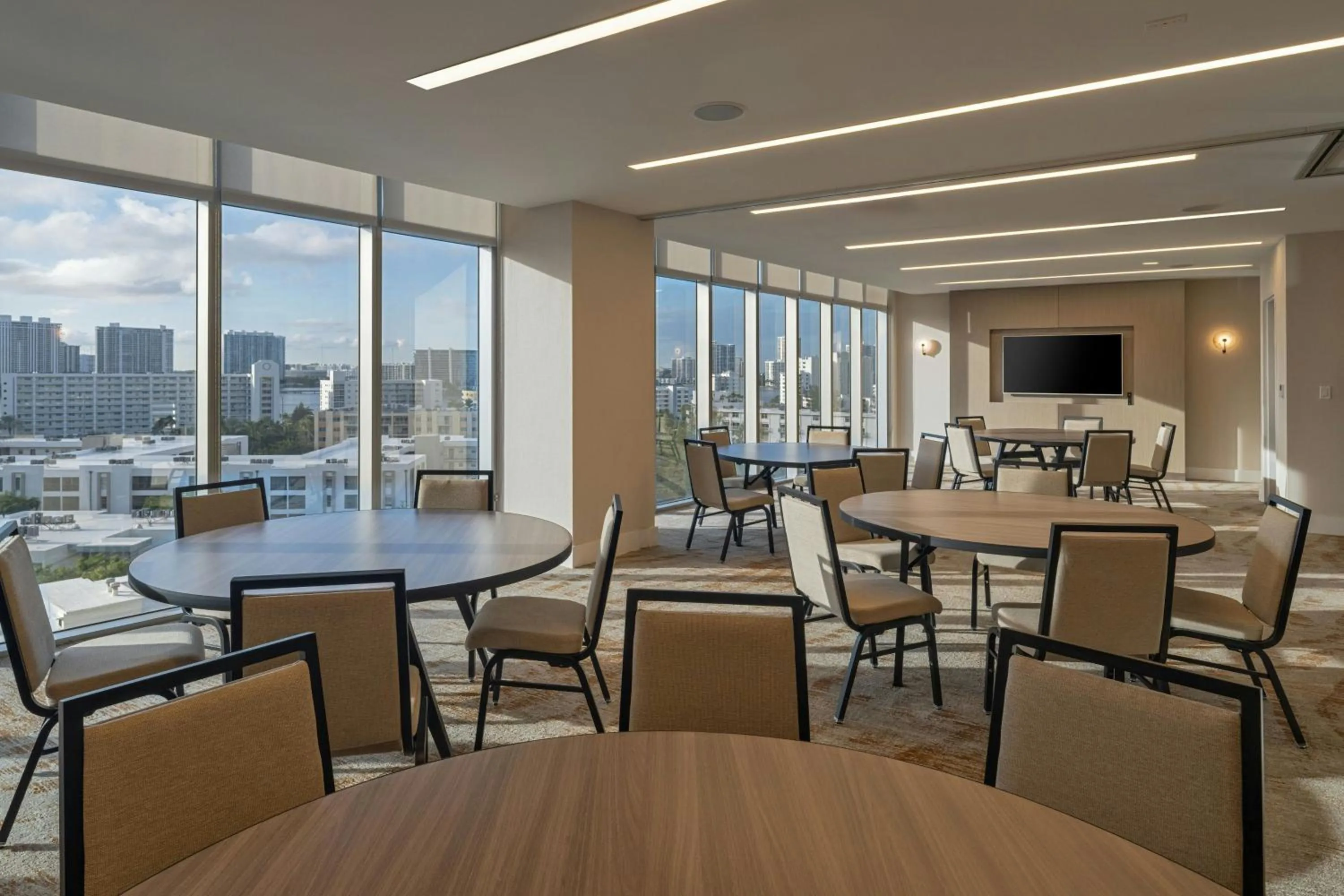 Lounge or bar in Residence Inn Miami Sunny Isles Beach