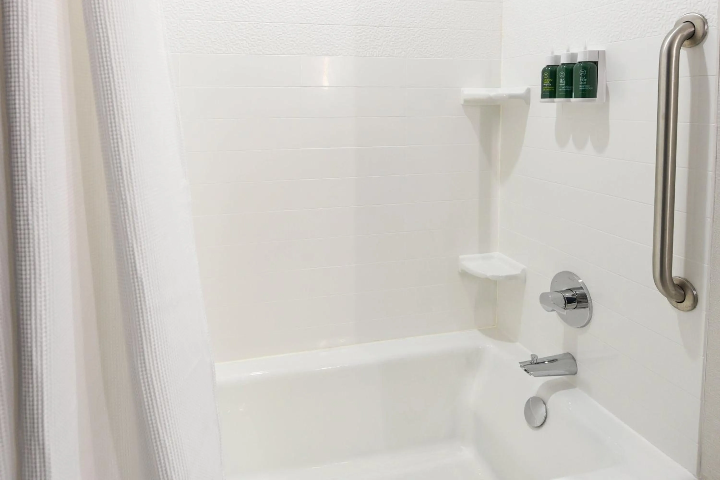 Bathroom in Fairfield Inn & Suites Ontario Rancho Cucamonga