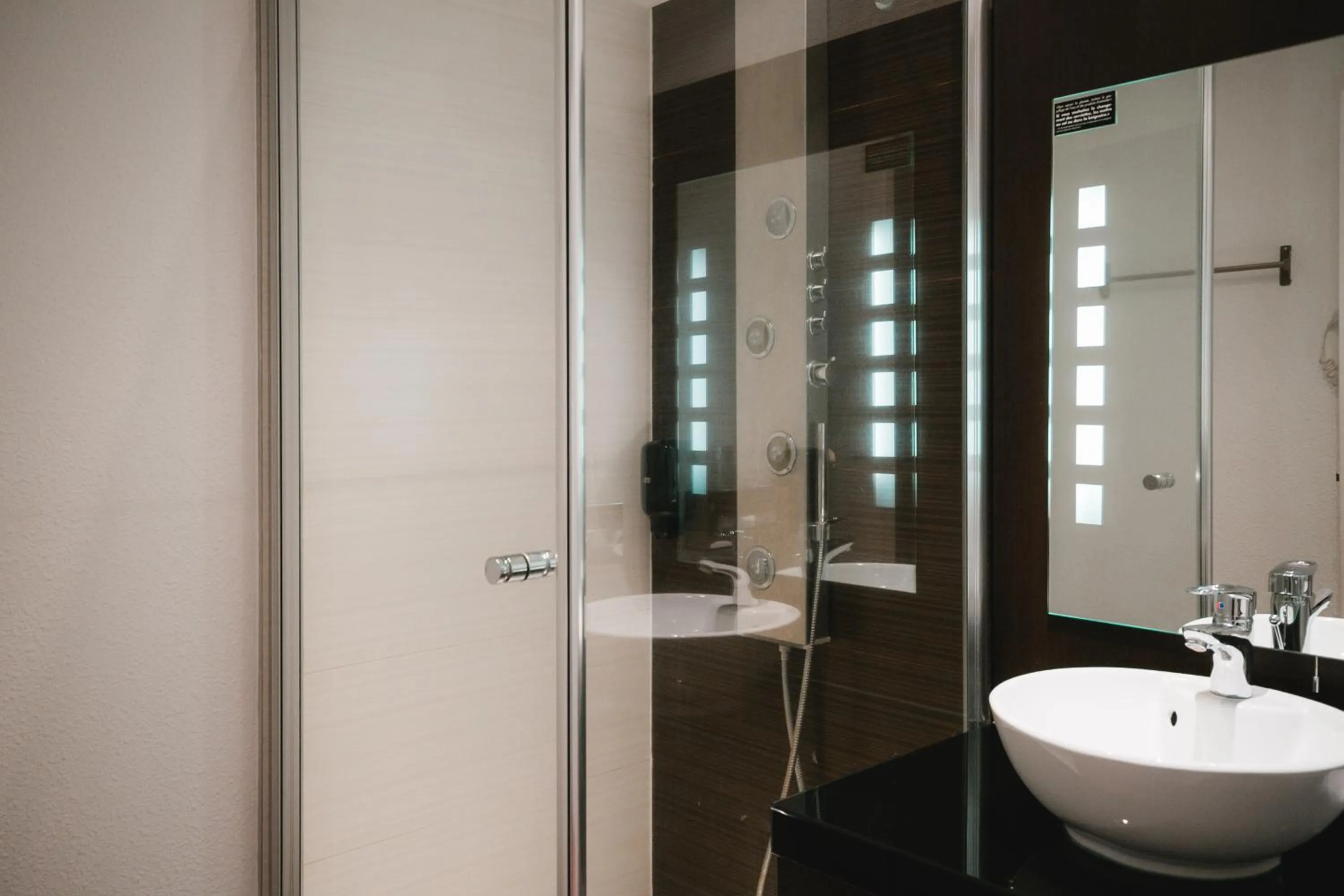 Shower in Zenia Hotel & Spa