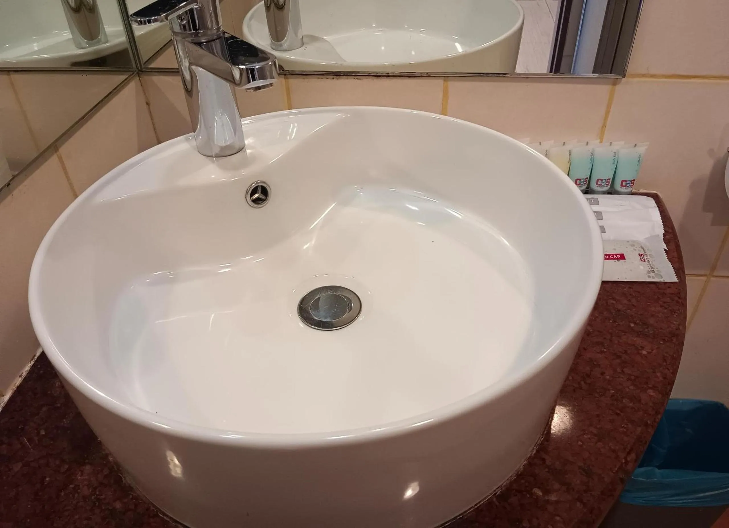 Bathroom in Gaya Centre Hotel