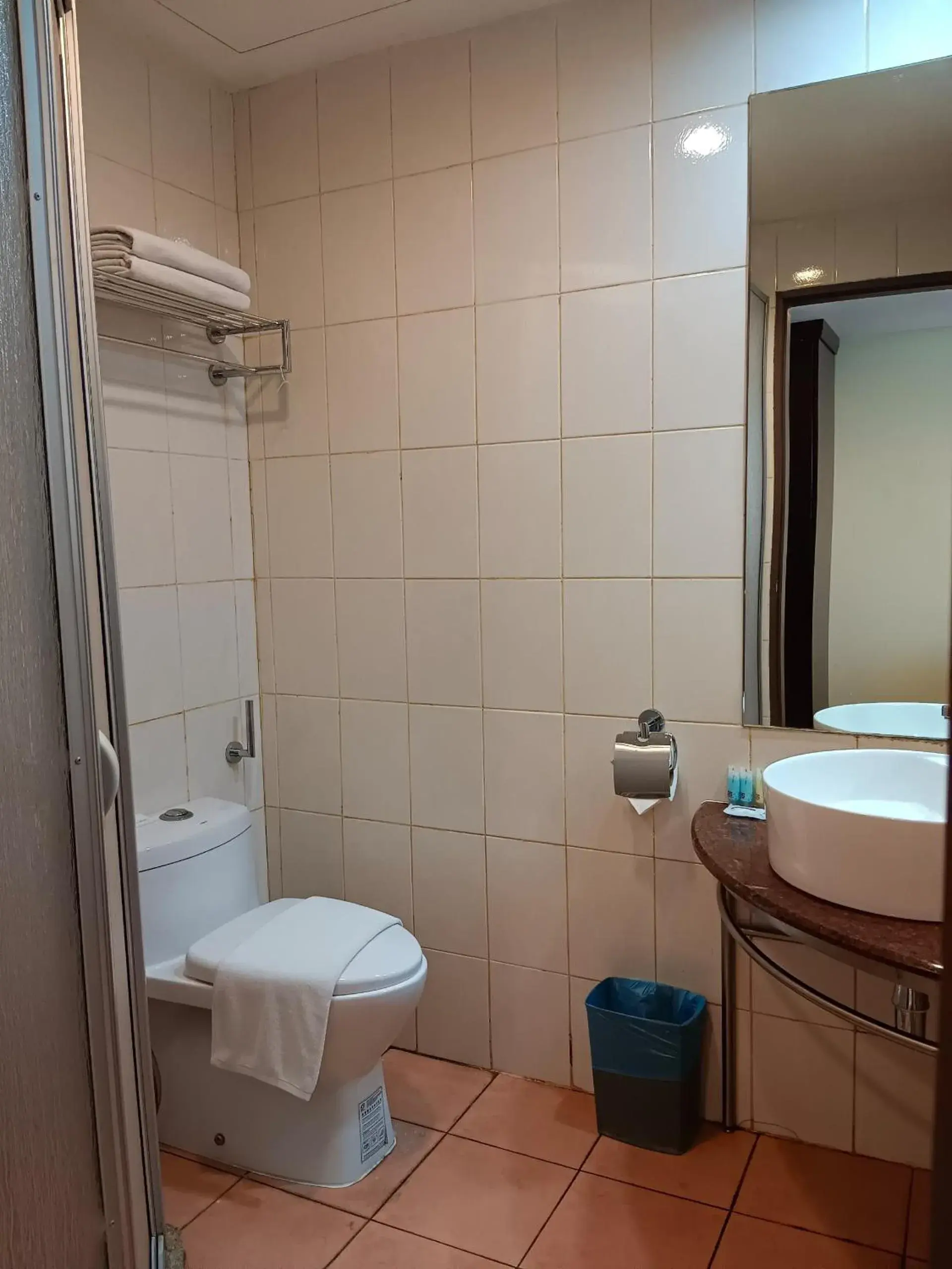 Triple Room in Gaya Centre Hotel Triple Room in Gaya Centre Hotel