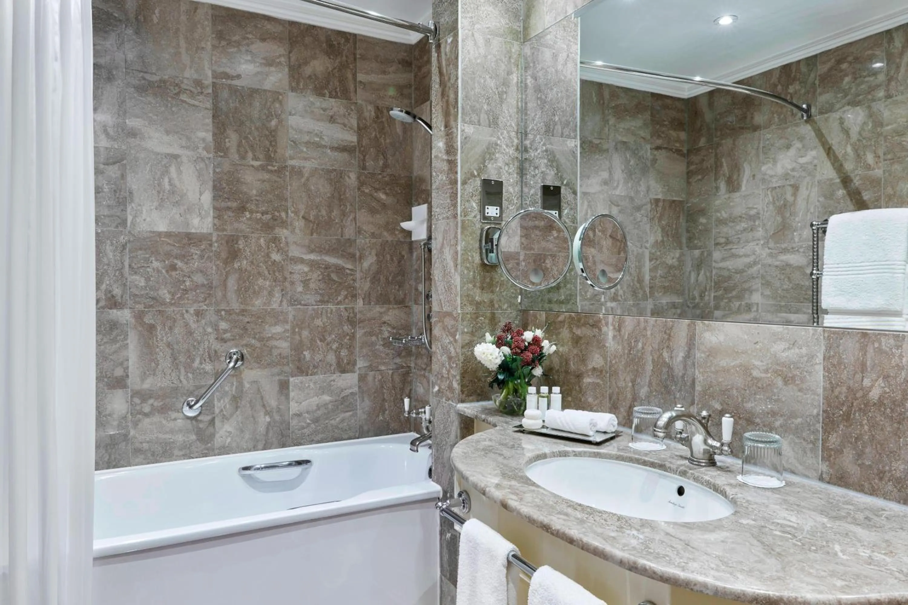 Bathroom in Grand Residences by Marriott - Mayfair-London