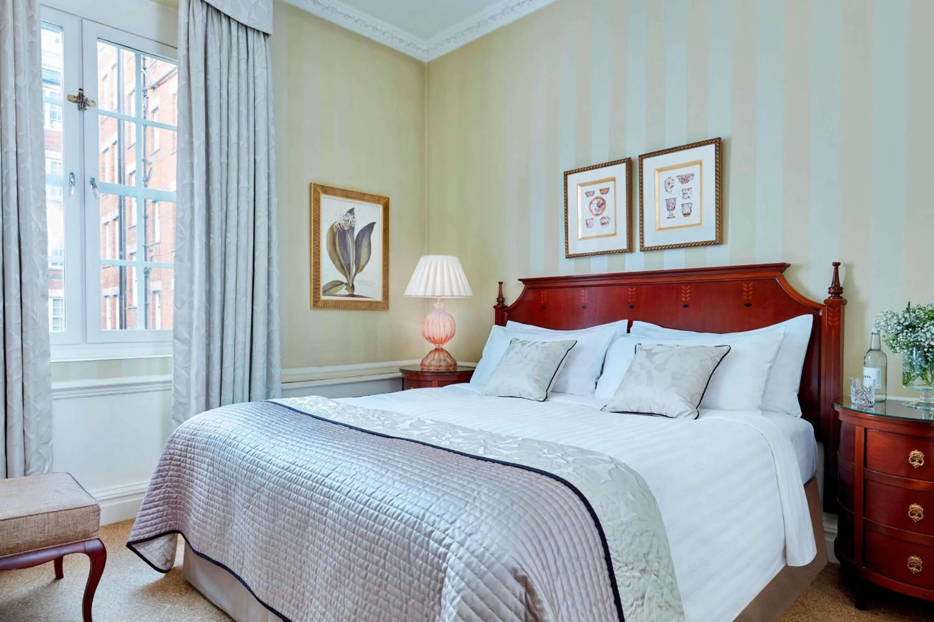 Bedroom, Bed in Grand Residences by Marriott - Mayfair-London
