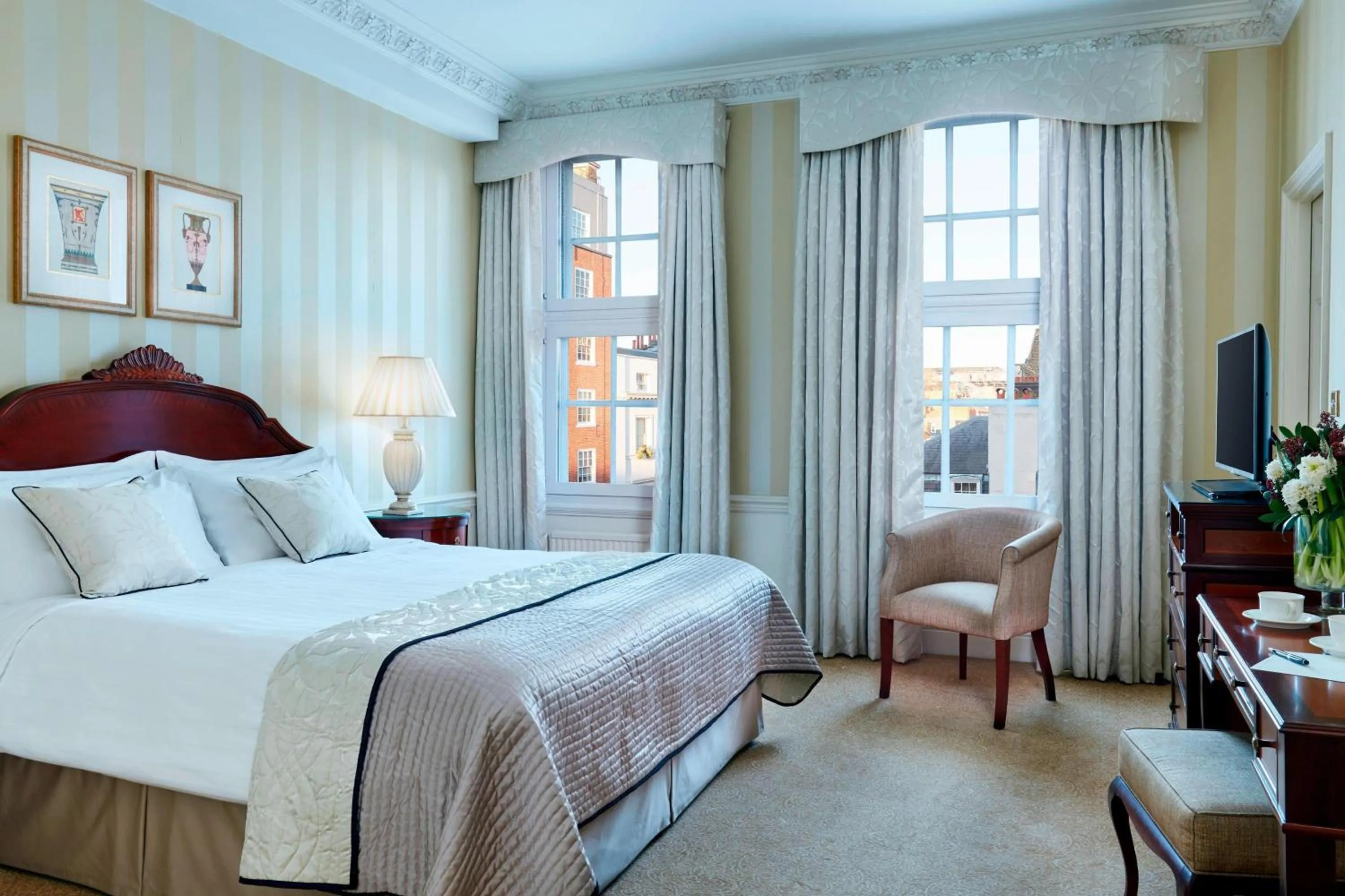 Bedroom, Bed in Grand Residences by Marriott - Mayfair-London