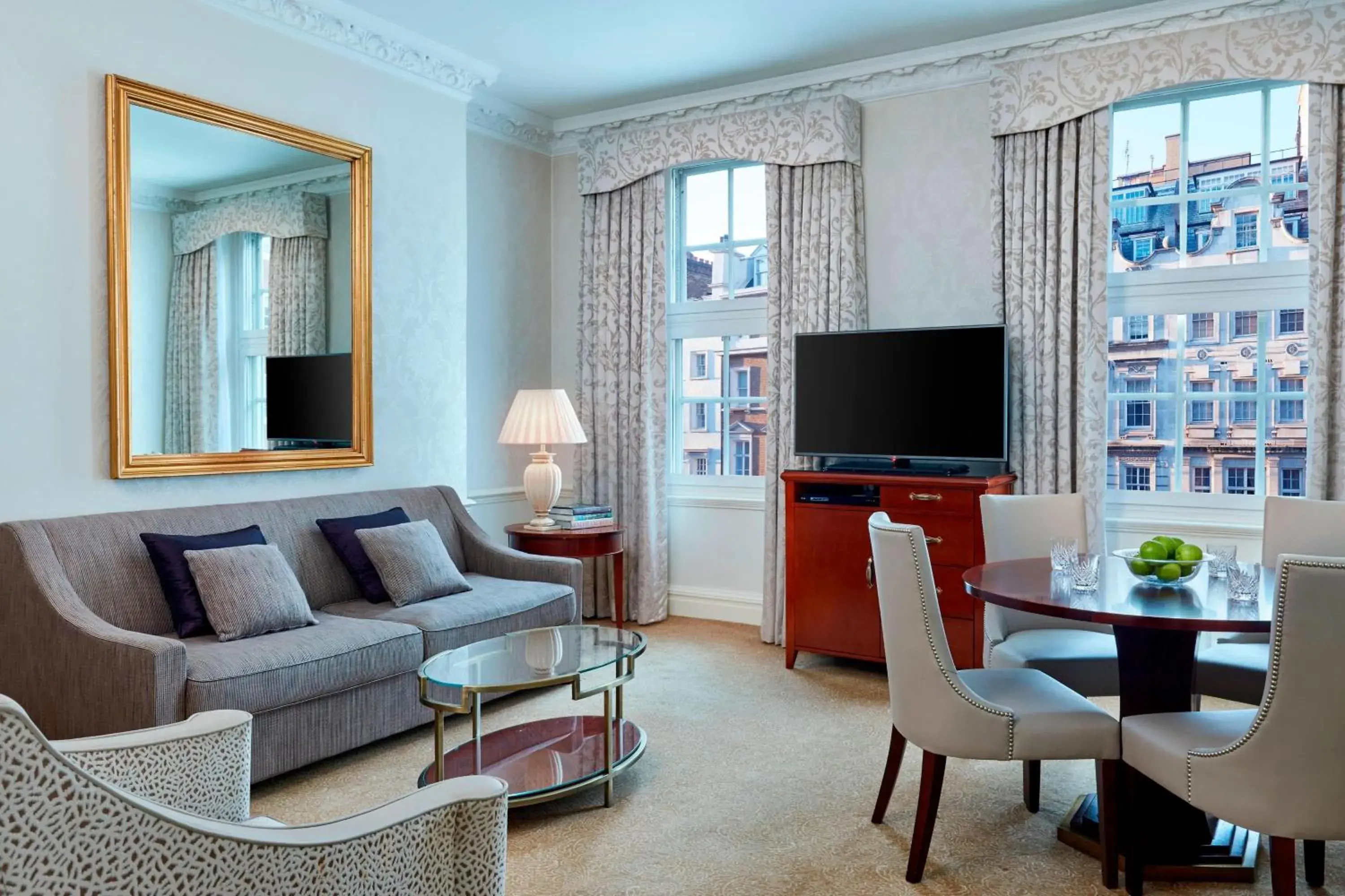 Living room in Grand Residences by Marriott - Mayfair-London Living room in Grand Residences by Marriott - Mayfair-London