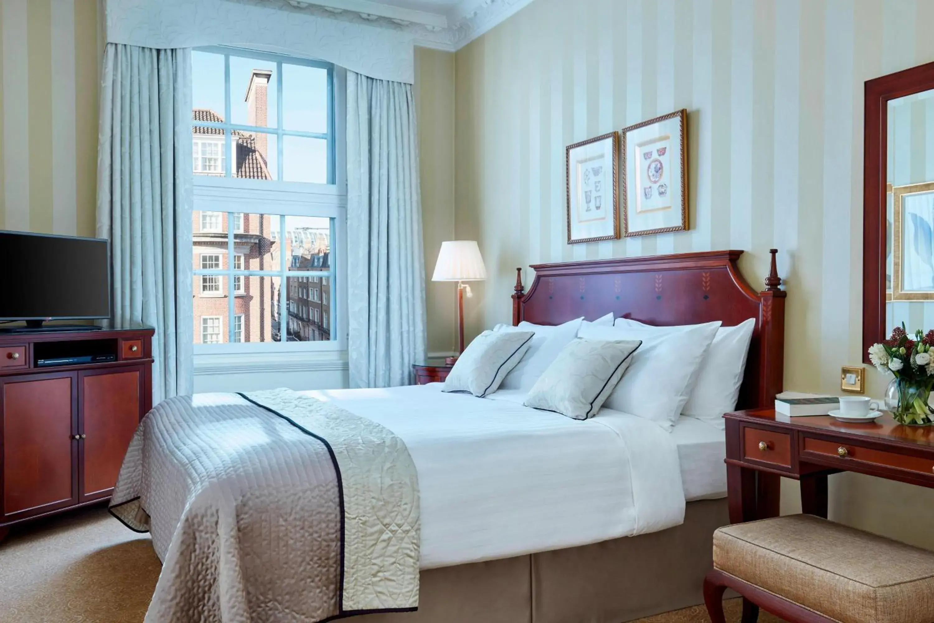 Bedroom, Bed in Grand Residences by Marriott - Mayfair-London Bedroom, Bed in Grand Residences by Marriott - Mayfair-London