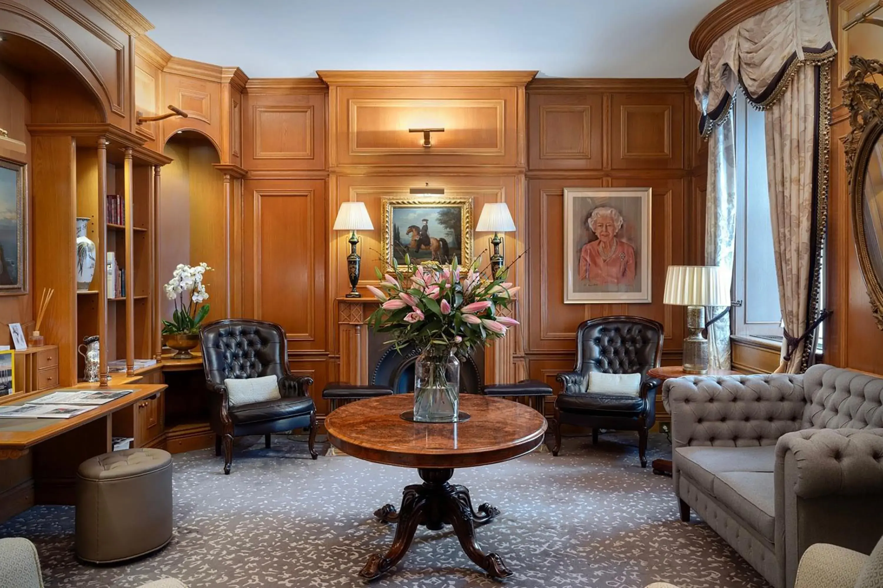 Lounge or bar in Grand Residences by Marriott - Mayfair-London Lounge or bar in Grand Residences by Marriott - Mayfair-London