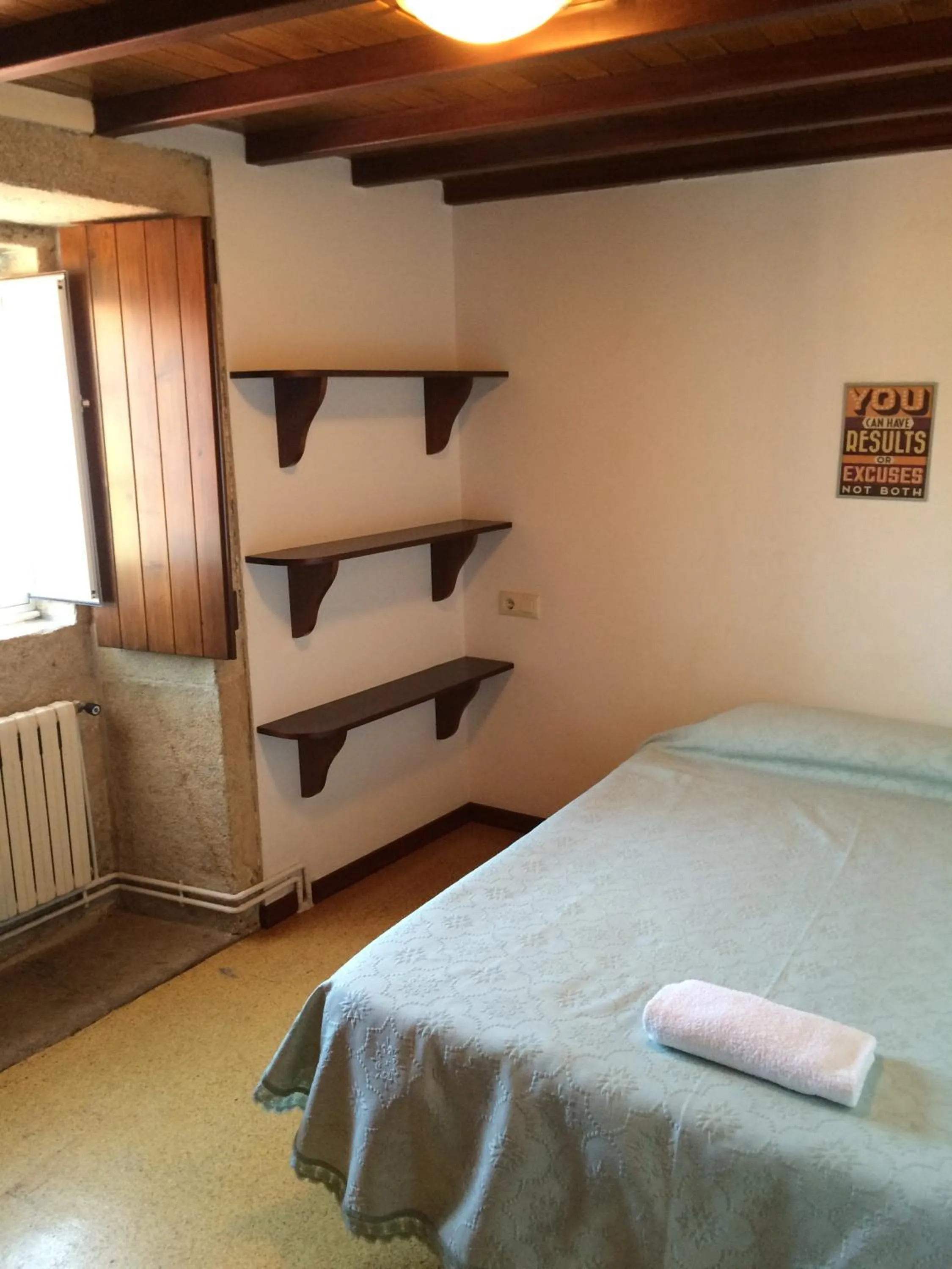 Photo of the whole room, Bed in Pensión - Albergue de Logrosa