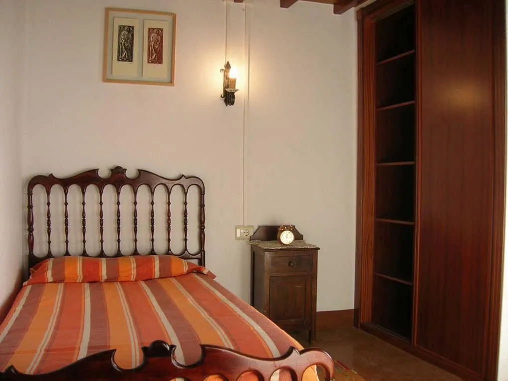 Photo of the whole room, Bed in Pensión - Albergue de Logrosa