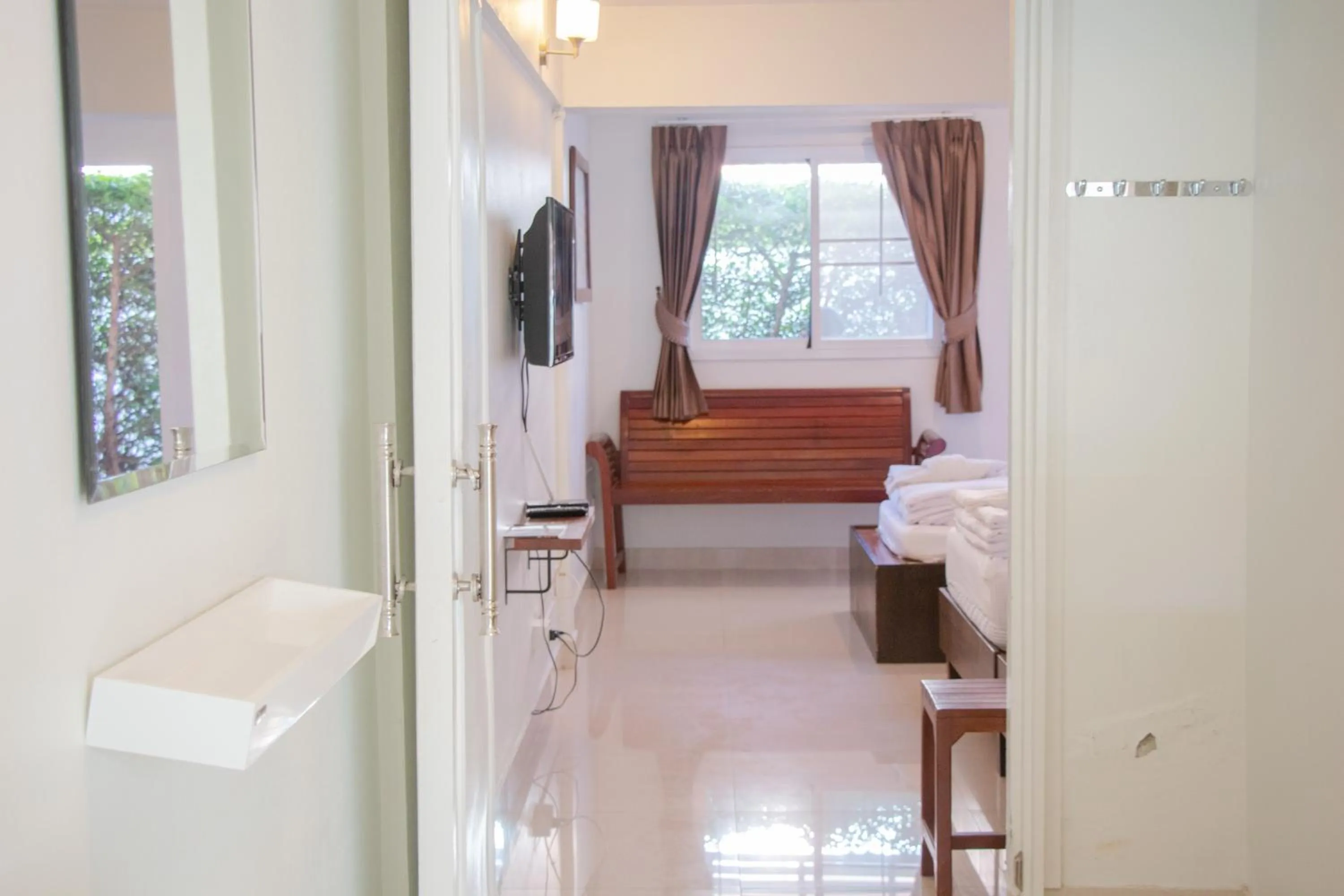 Photo of the whole room, Bed in Kallapangha Resort Khlongwan