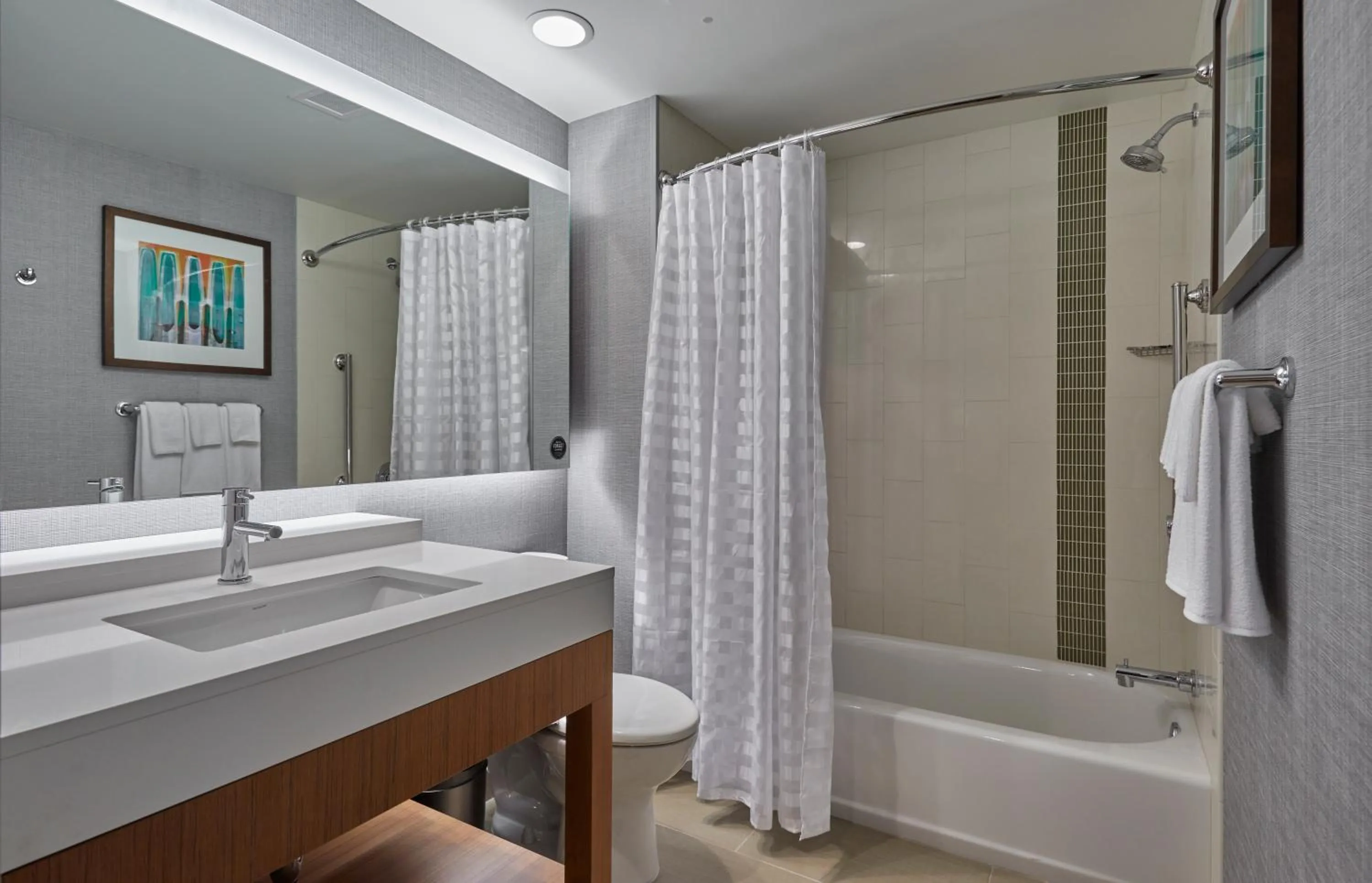 Bathroom in Hyatt Place Eugene/Oakway Center