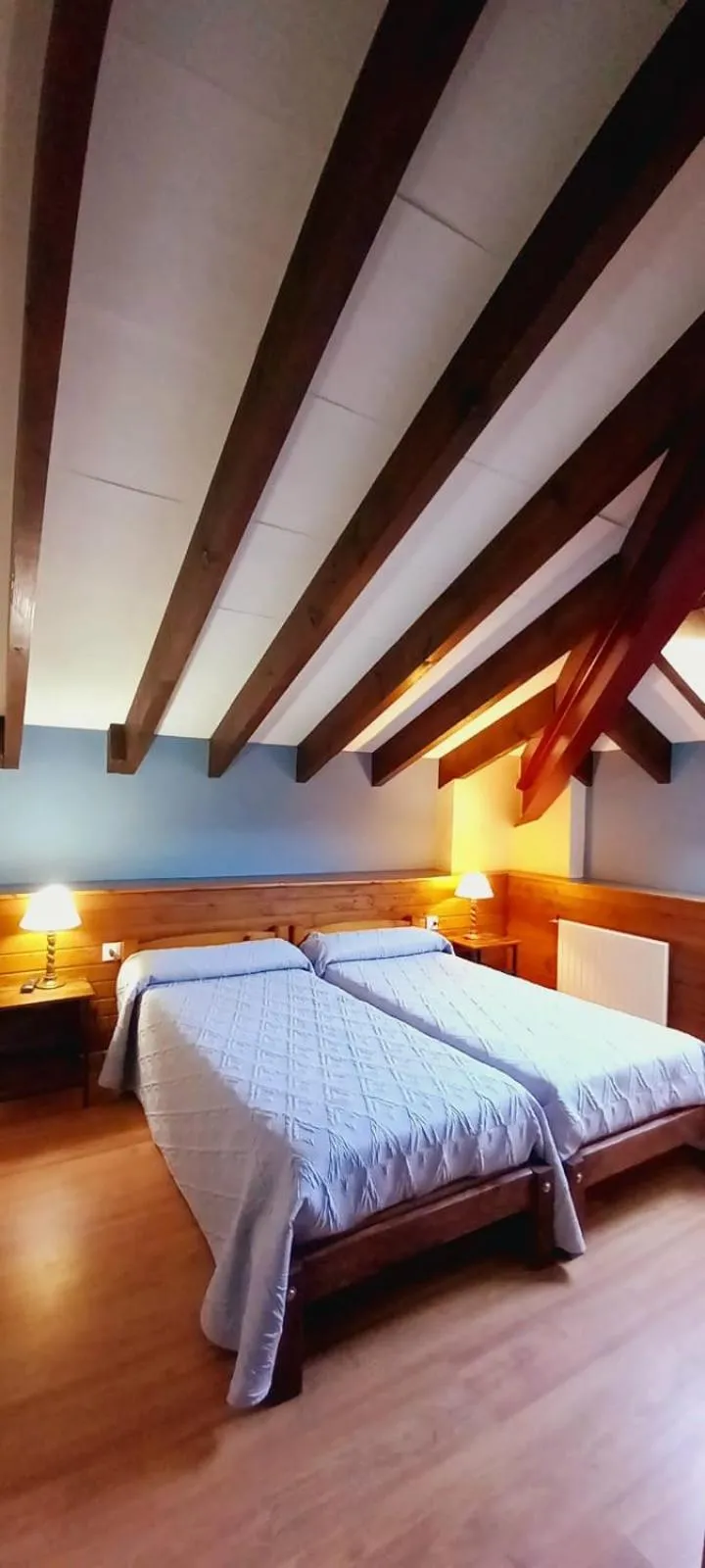 Bed in Hotel Rural Posada Del Monasterio