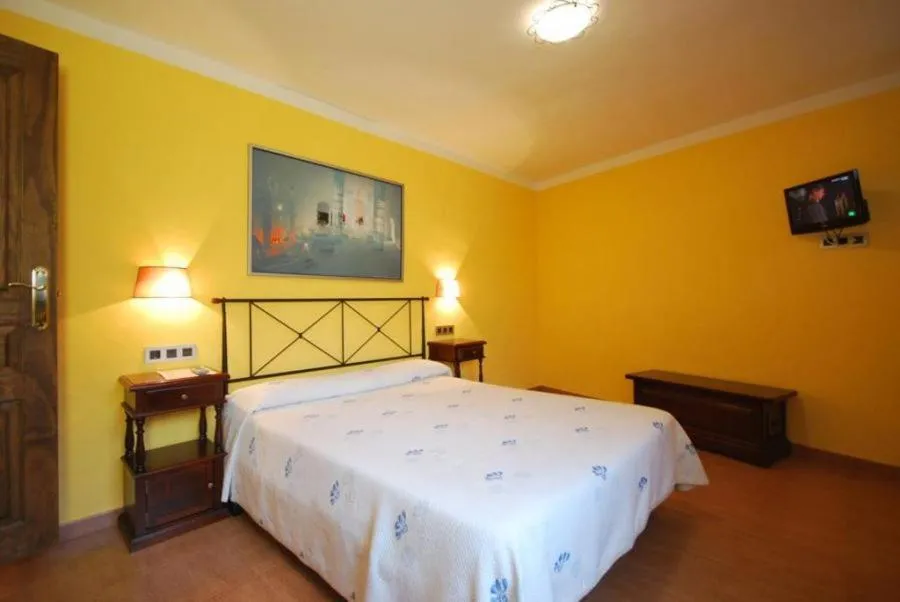 Bed in Hotel Rural Posada Del Monasterio