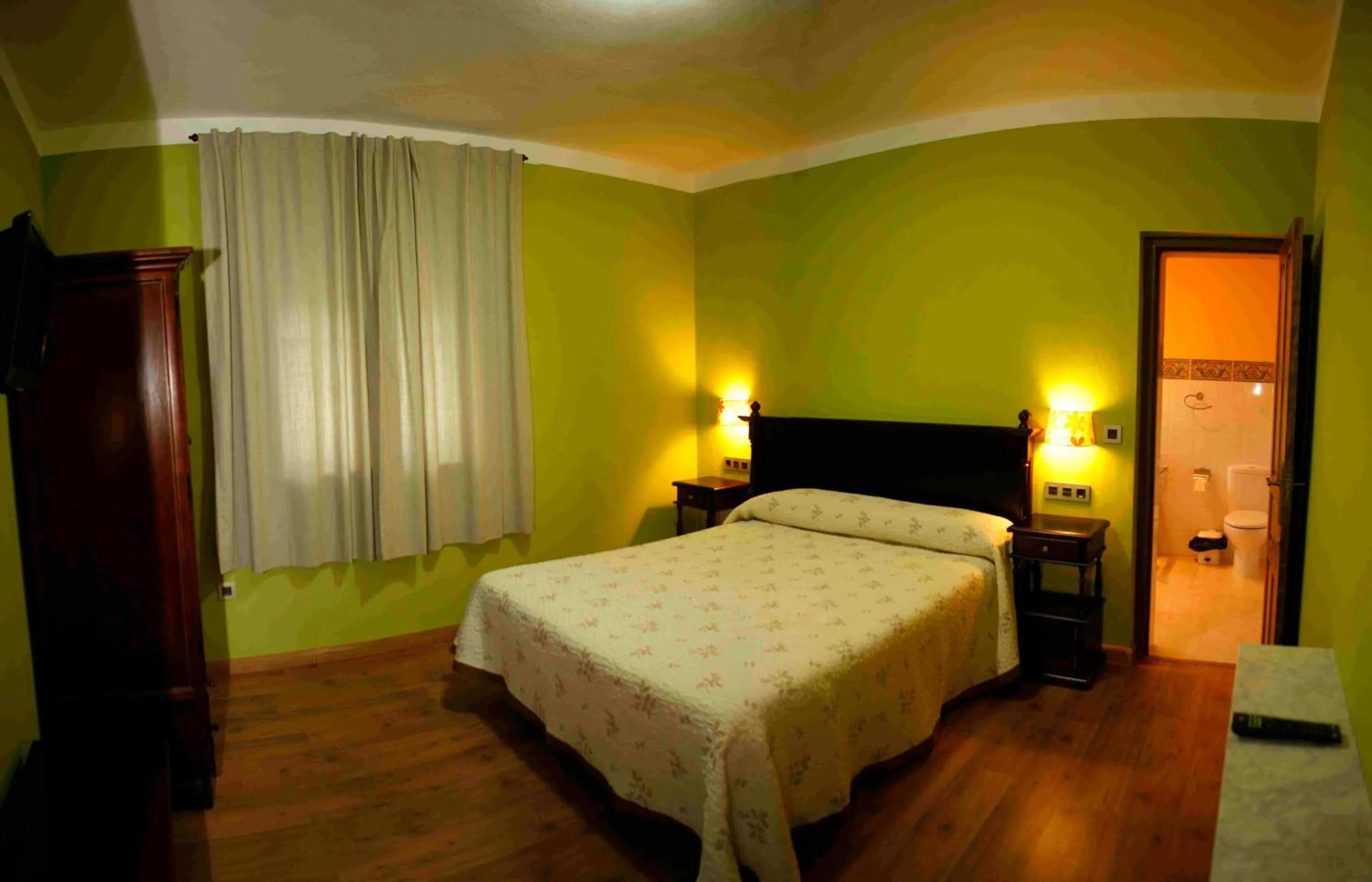 Bed in Hotel Rural Posada Del Monasterio