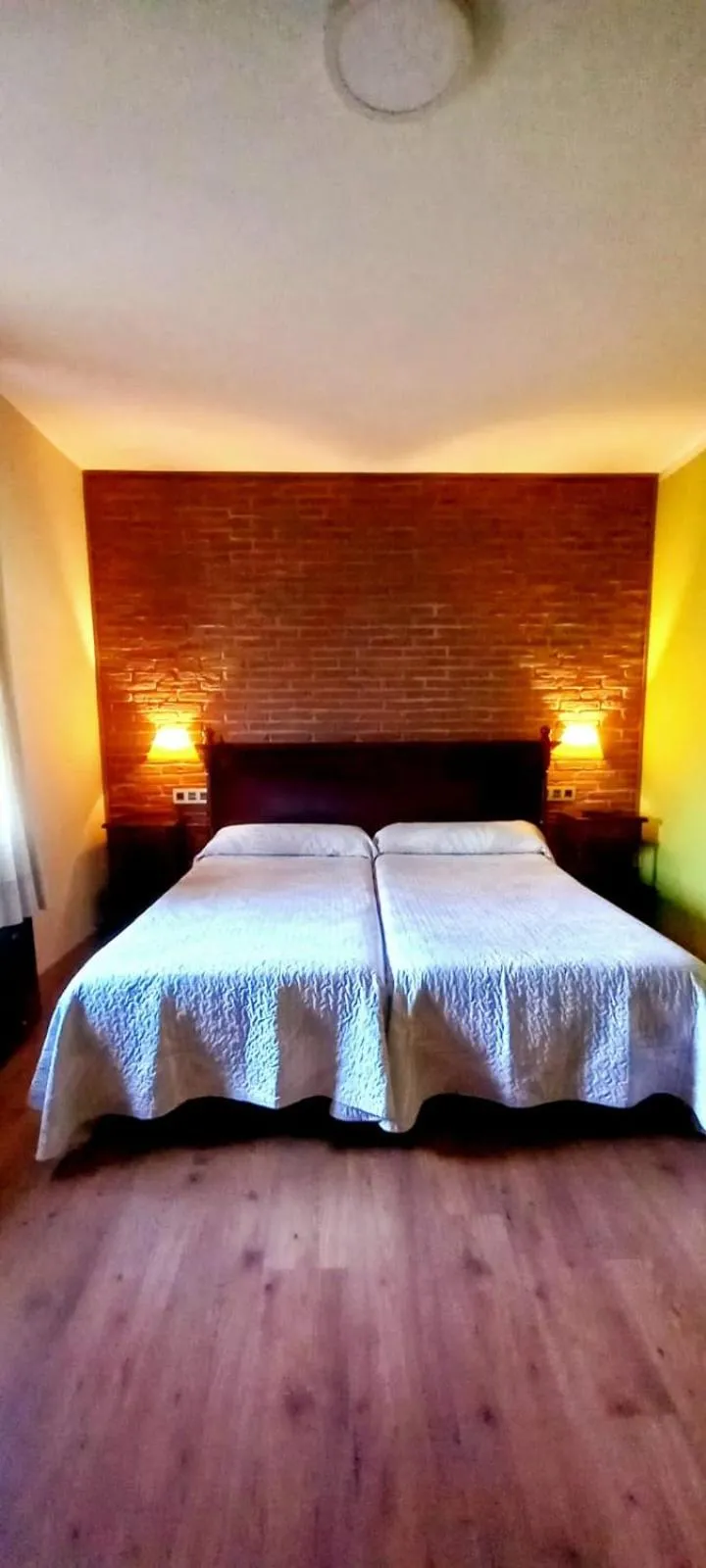 Bed in Hotel Rural Posada Del Monasterio