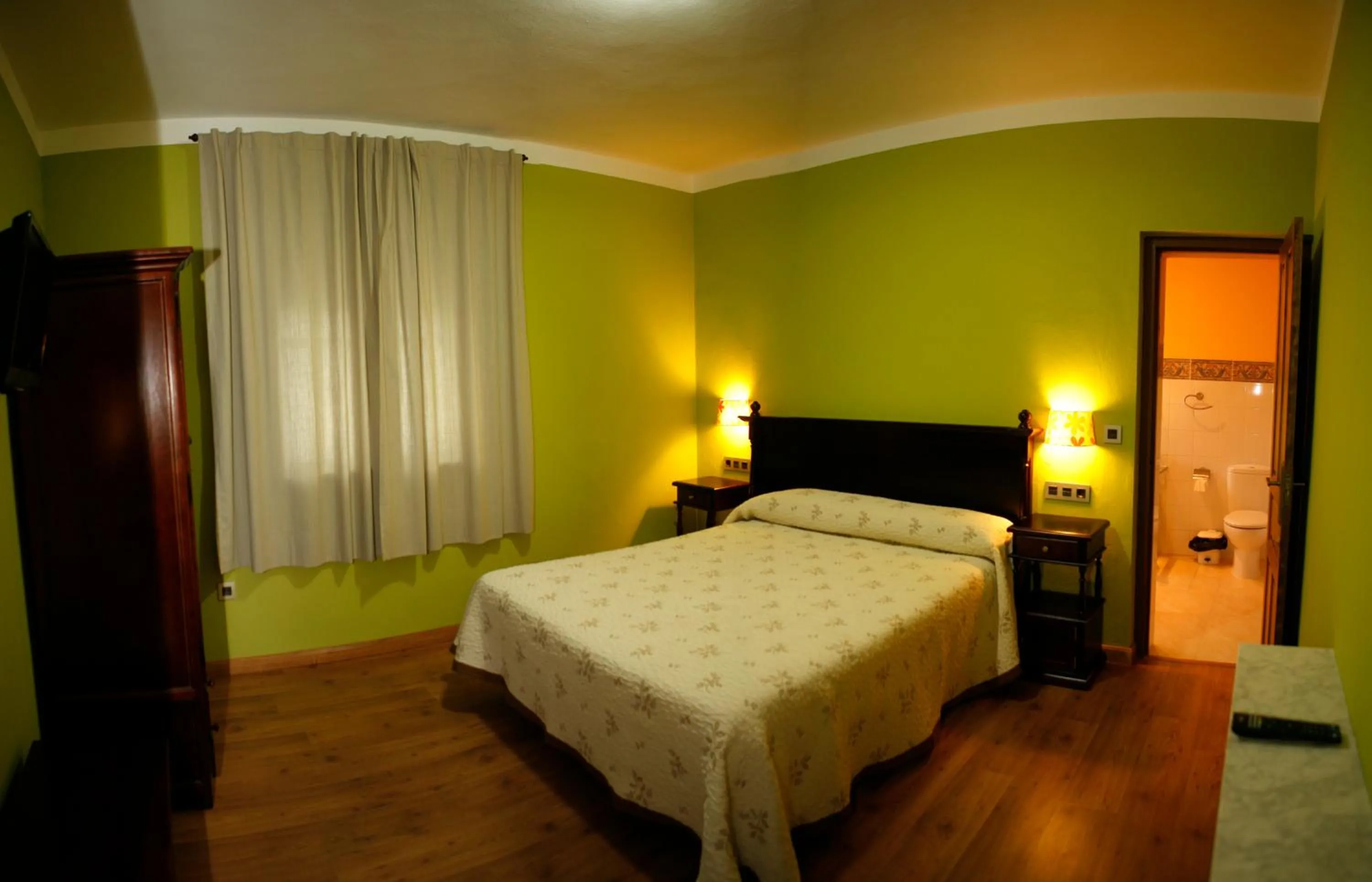 Bed in Hotel Rural Posada Del Monasterio