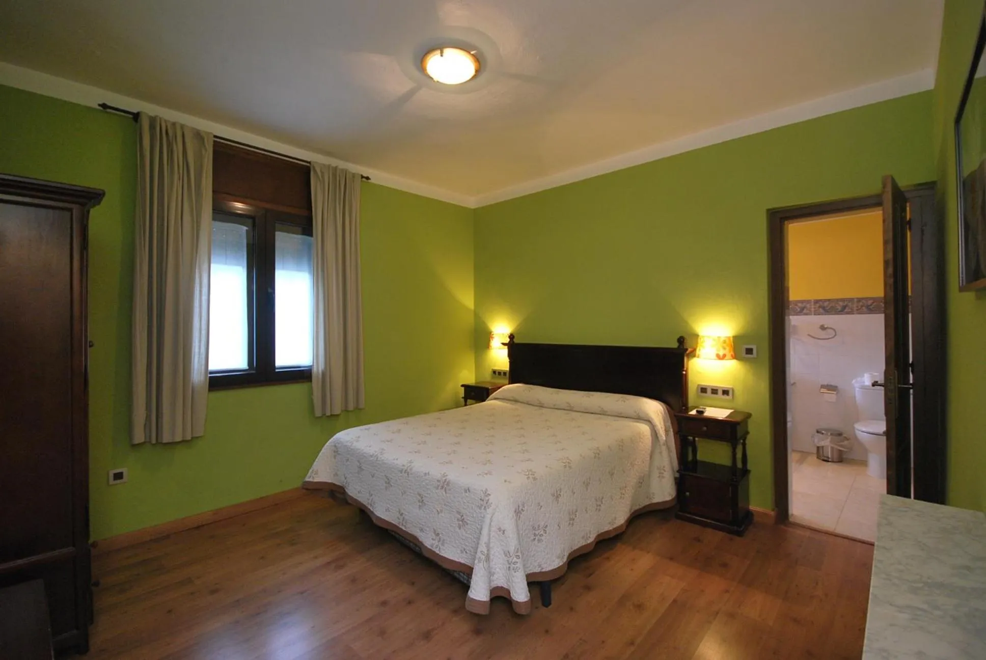 Bed in Hotel Rural Posada Del Monasterio