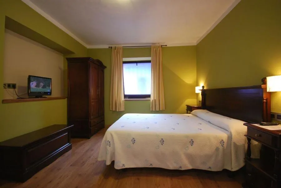 Bed in Hotel Rural Posada Del Monasterio