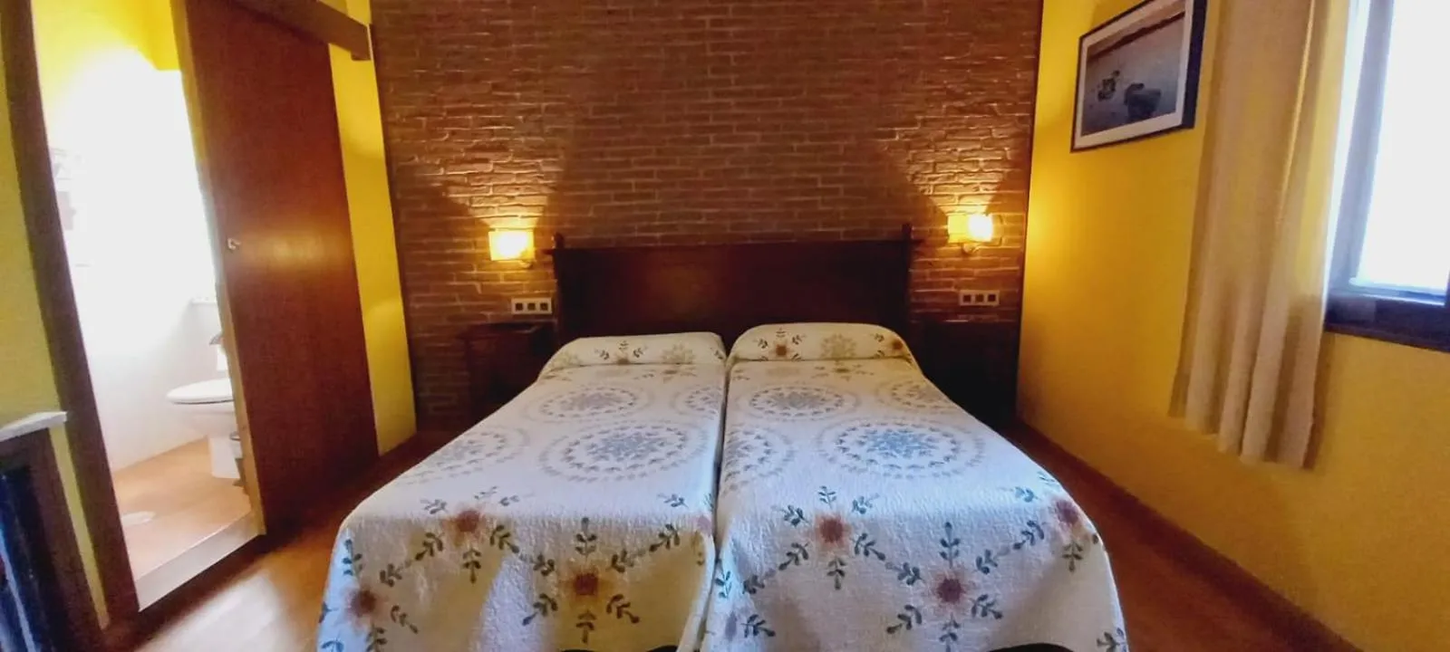 Bed in Hotel Rural Posada Del Monasterio