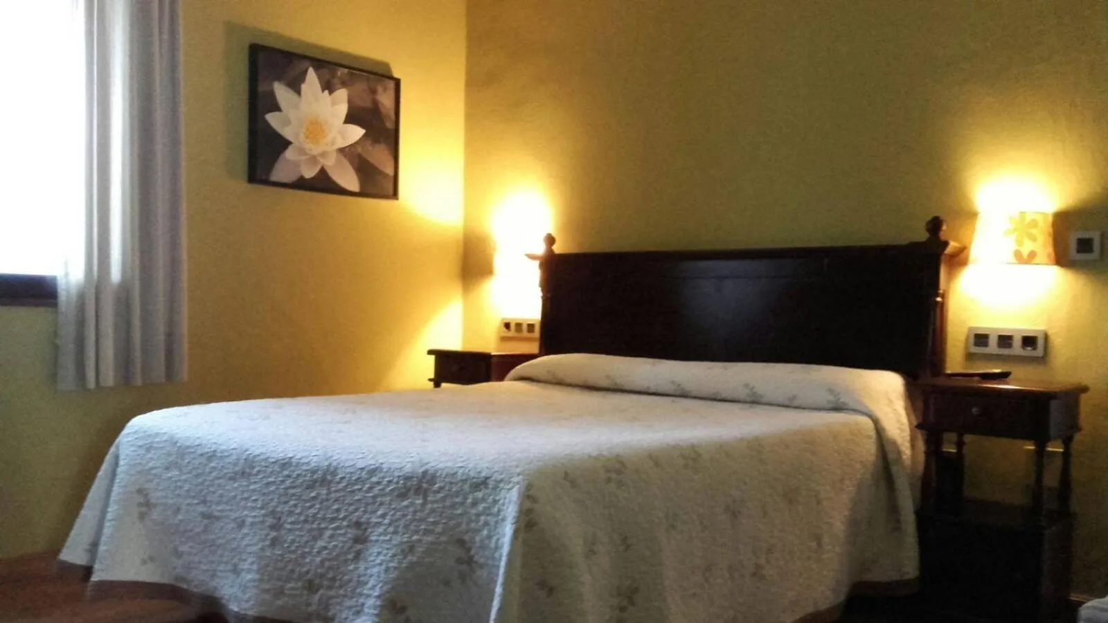 Bed in Hotel Rural Posada Del Monasterio
