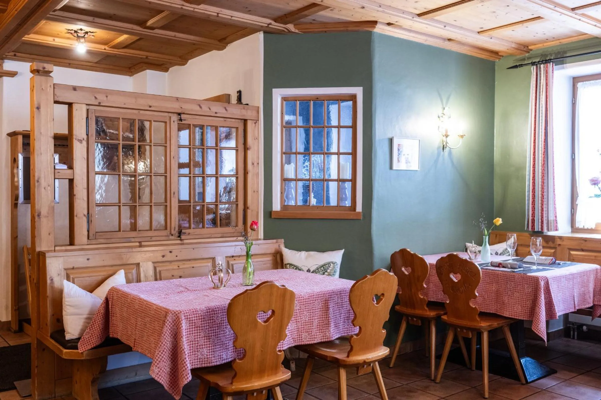 Restaurant/places to eat in Hotel La Cruna