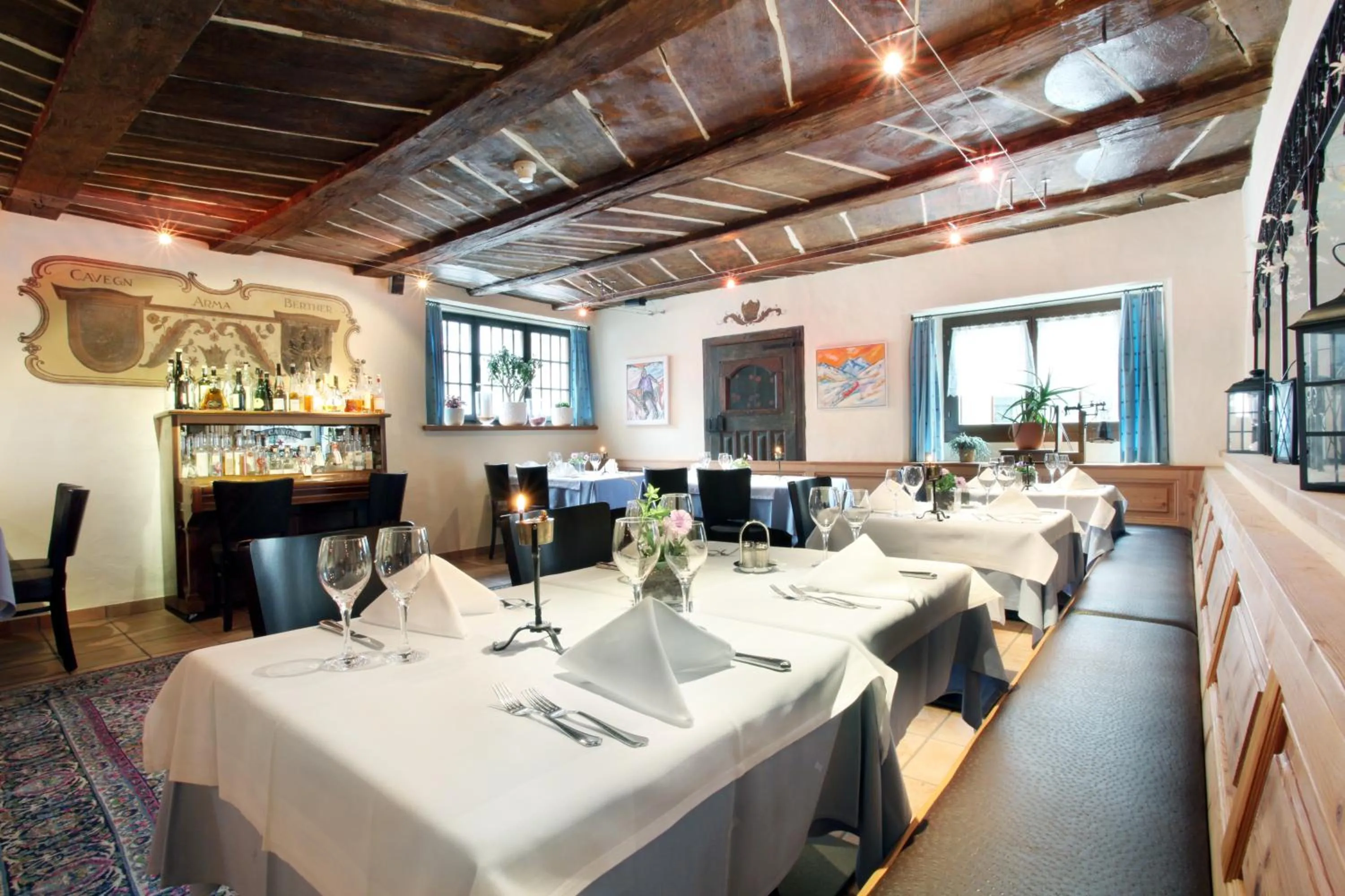 Restaurant/places to eat in Hotel La Cruna